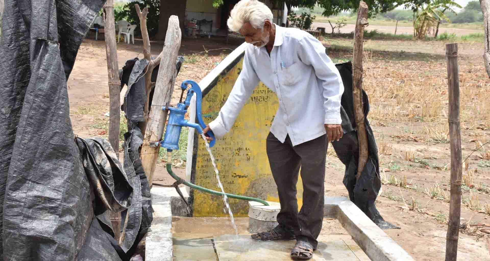 પાટણ જિલ્લાના ખેડૂતો રાજ્ય સરકારના જળસંચય અભિયાનમાં સહભાગી બન્યા