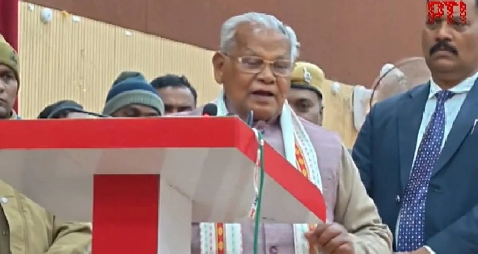 કેન્દ્રીય મંત્રી જીતન રામ માંઝીએ પોતાના ધારાસભ્યોને સલાહ આપતા કહ્યું કે બધા ધારાસભ્યો અને સાંસદો કમિશન લે છે