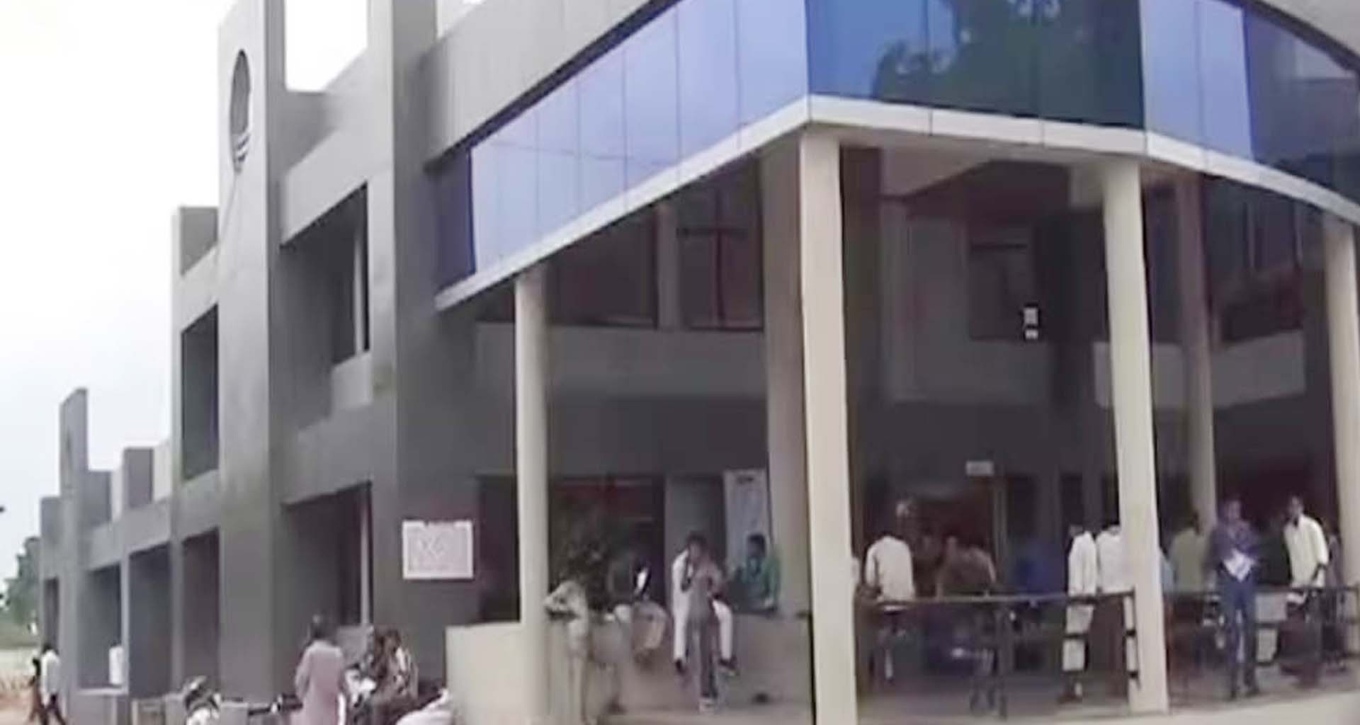 પાટણ આરટીઓ કચેરીમાં સરકારના આદેશથી ફિટનેસ સર્ટીની કામગીરી બંધ કરી દેવાતા વાહન ચાલકોની મુશ્કેલી વધી