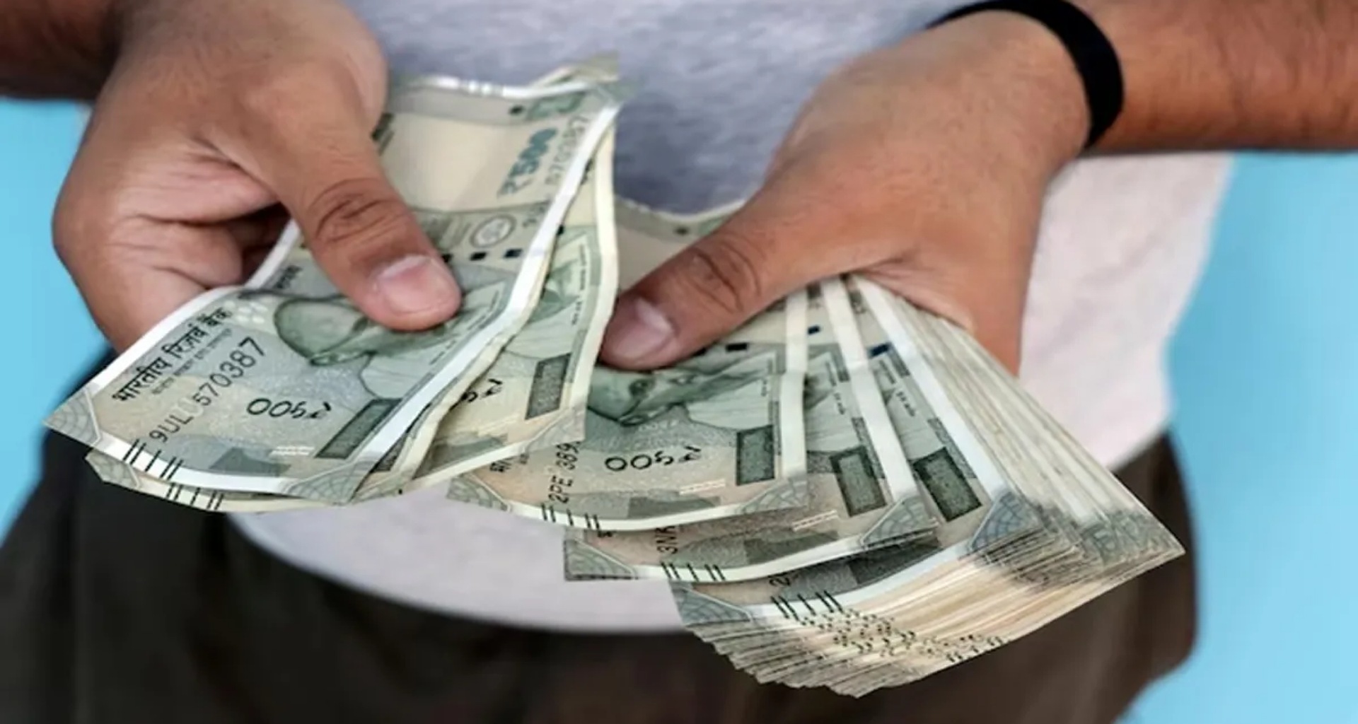 આંધ્રપ્રદેશના મુખ્યમંત્રીએ નાના કોન્ટ્રાક્ટરોના 400 કરોડ રૂપિયાના બિલ ચૂકવવાનો આદેશ આપ્યો