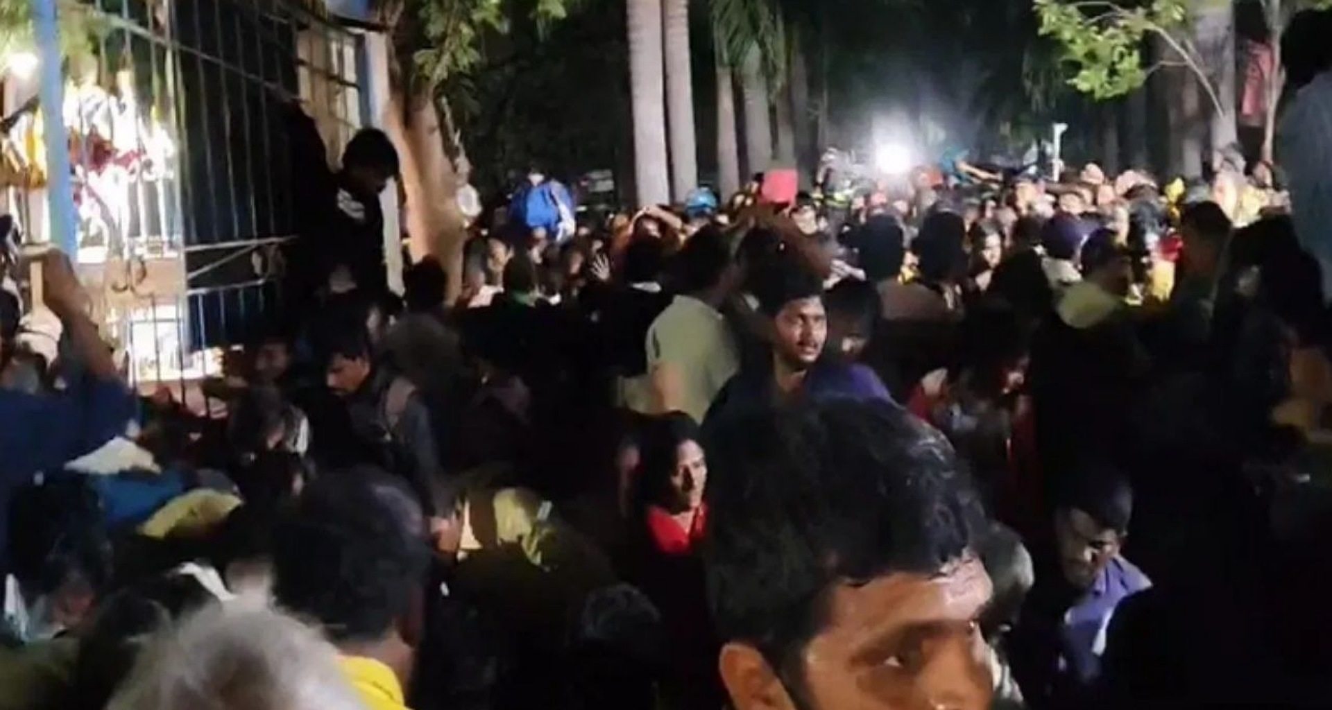 તિરુપતિ મંદિરમાં નાસભાગમાં 6 લોકોએ જીવ ગુમાવ્યા, આ મોતનો અસલી ગુનેગાર કોણ?