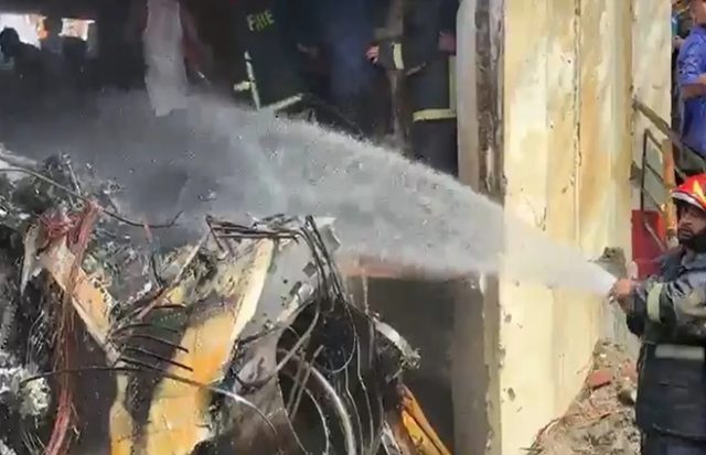 બાંગ્લાદેશ વાયુસેનાનું એફ-7 તાલીમ વિમાન ઢાકામાં શાળા પર ક્રેશ; ઓછામાં ઓછા 19 લોકોના મોત, ૩૦થી વધુ ઘાયલ