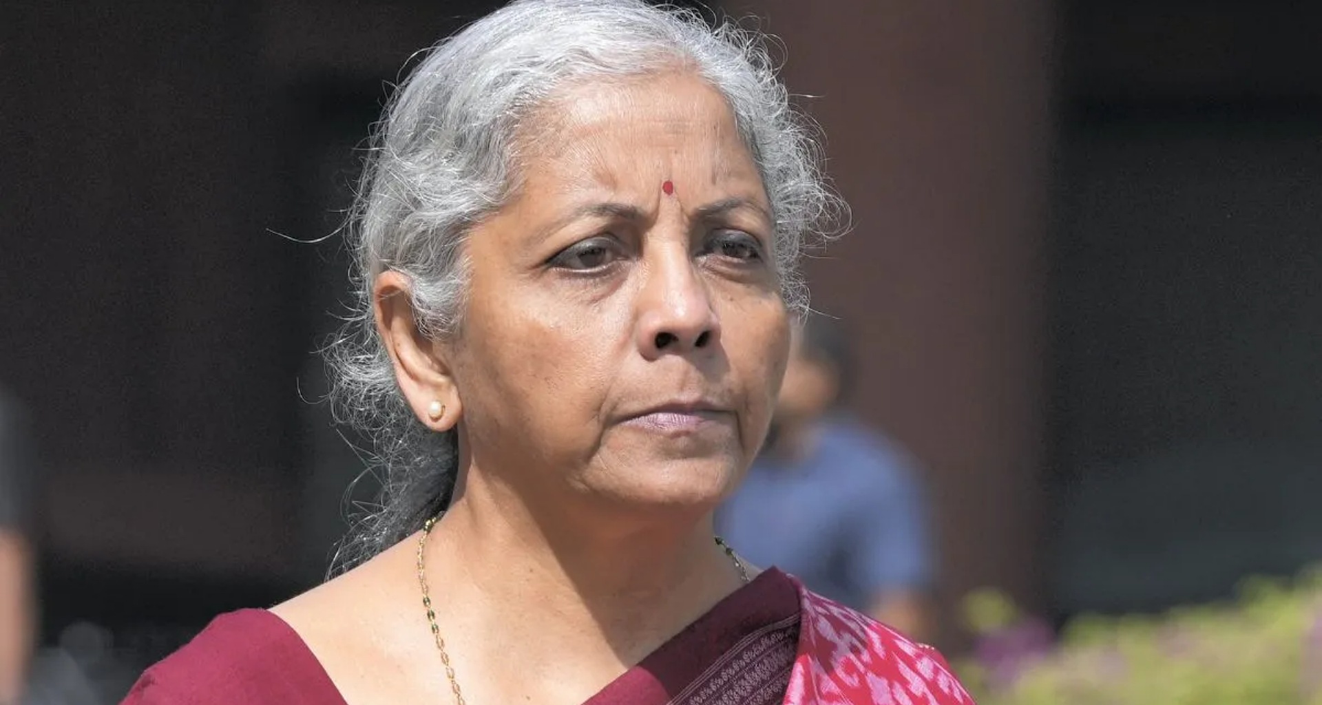 નિર્મલા સીતારમણના વિમાનનું ઇમરજન્સી લેન્ડિંગ; નાણામંત્રી ભૂટાન જઈ રહ્યા હતા ત્યારે બની હતી ઘટના