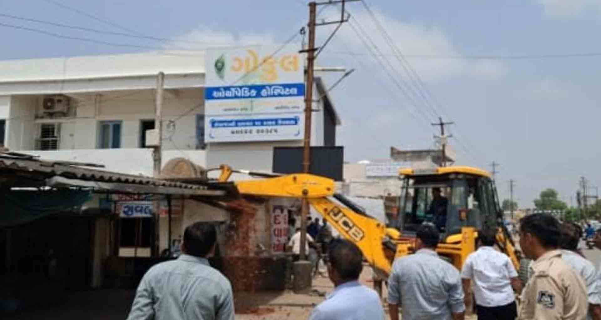 વિસનગરમાં વહીવટી તંત્ર દ્વારા ચુસ્ત પોલીસ બંદોબસ્ત વચ્ચે ગેરકાયદેસર દબાણો દુર કરાયા