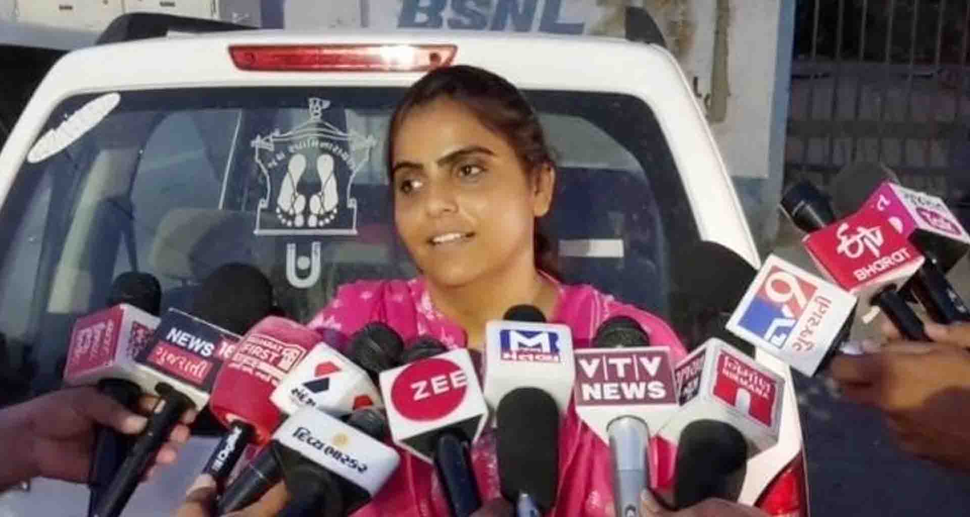 કડી વિધાનસભાની બેઠક માટે લોકગાયક કાજલ મહેરિયાએ માંગી ભાજપની ટિકિટ