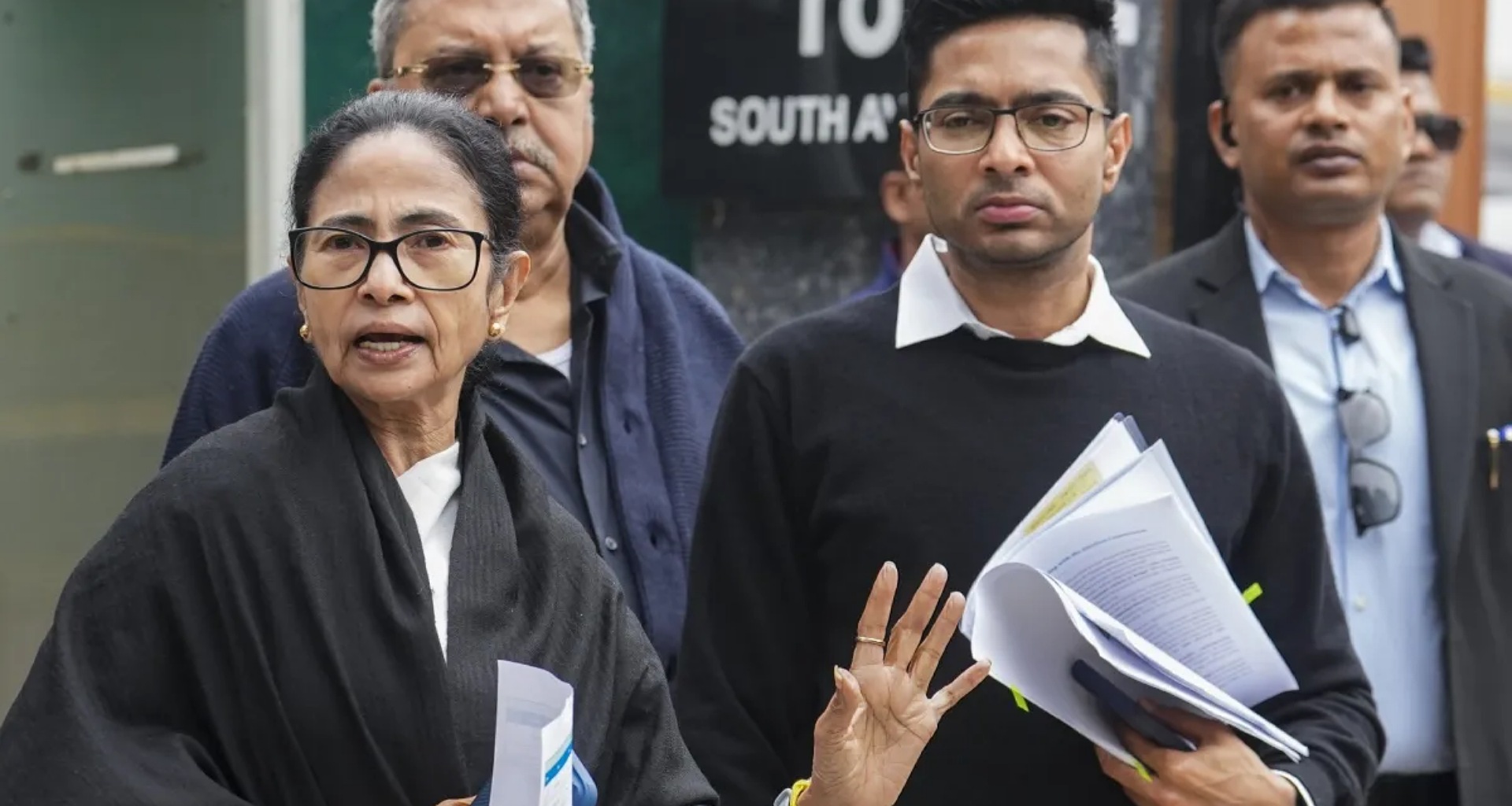 મમતા બેનર્જીની કોશિશ નિષ્ફળ, સુપ્રીમ કોર્ટે SIR પર ચુકાદો આપ્યો; બંગાળ મતદાર યાદીની સમયમર્યાદા લંબાવવામાં આવી