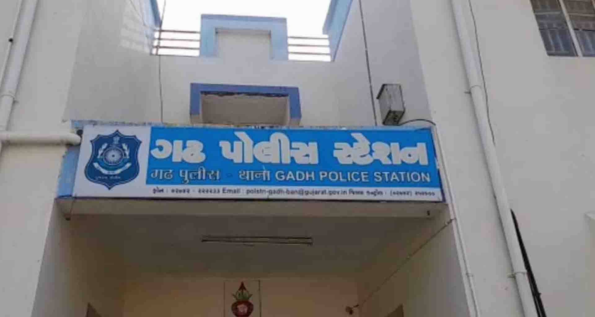 પાલનપુરના ગઢ પંથકમા તસ્કરોનો તરખાટ; રાત્રીના સમયે ત્રાટકેલા તસ્કરો સોનાના દાગીના ઉઠાવી ફરાર