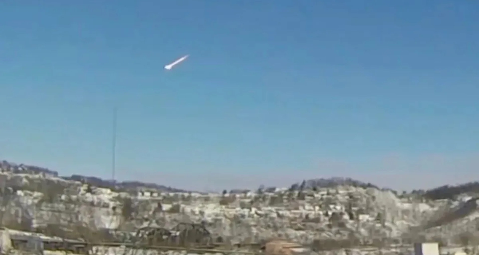 ઈરાન સાથે ચાલી રહેલા યુદ્ધ વચ્ચે અમેરિકામાં ઉલ્કાપિંડ પડ્યો