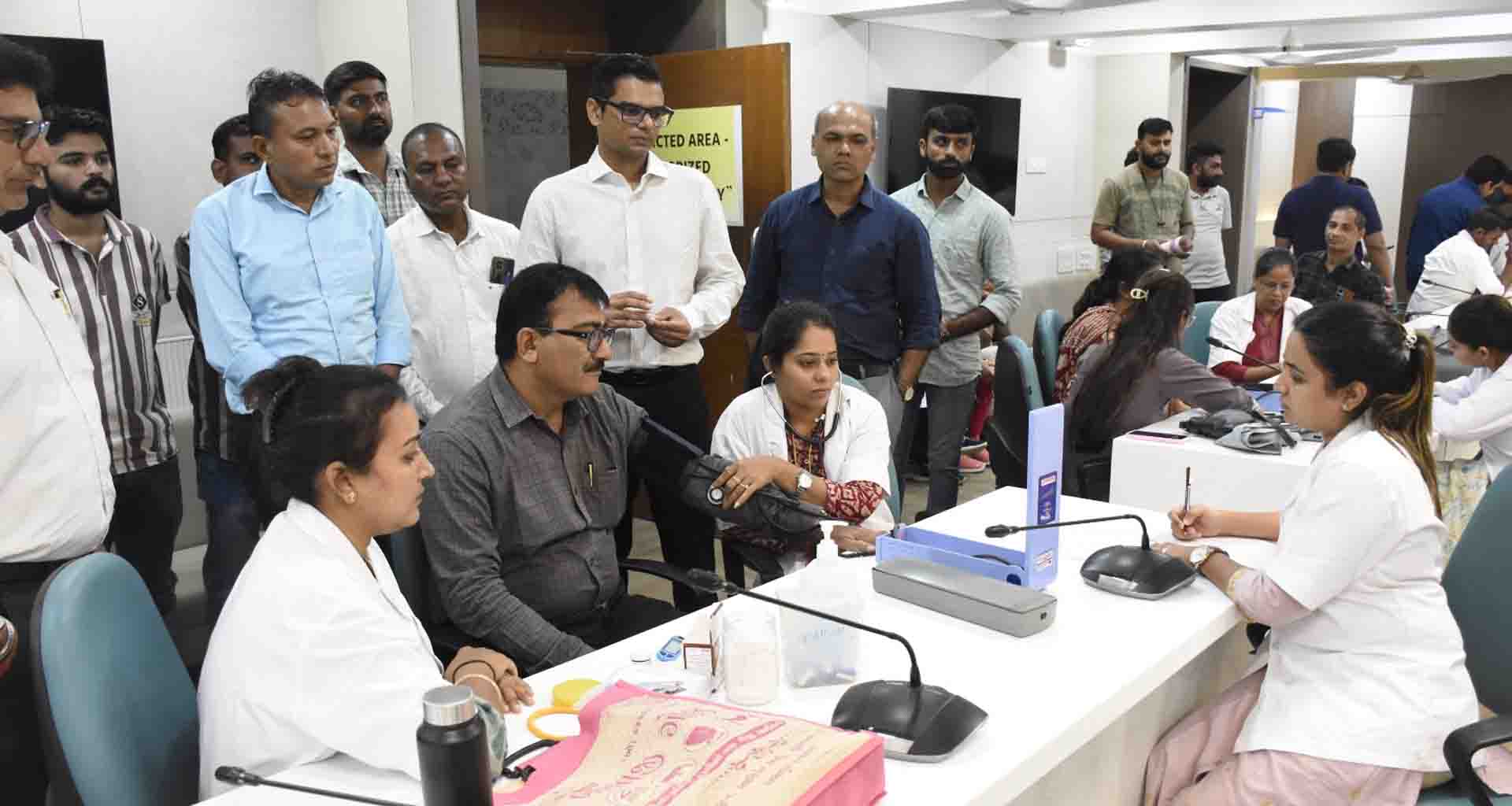 બનાસકાંઠામાં અધિકારીઓ-કર્મચારીઓ માટે આરોગ્ય ચકાસણી કેમ્પનું આયોજન કરાયું