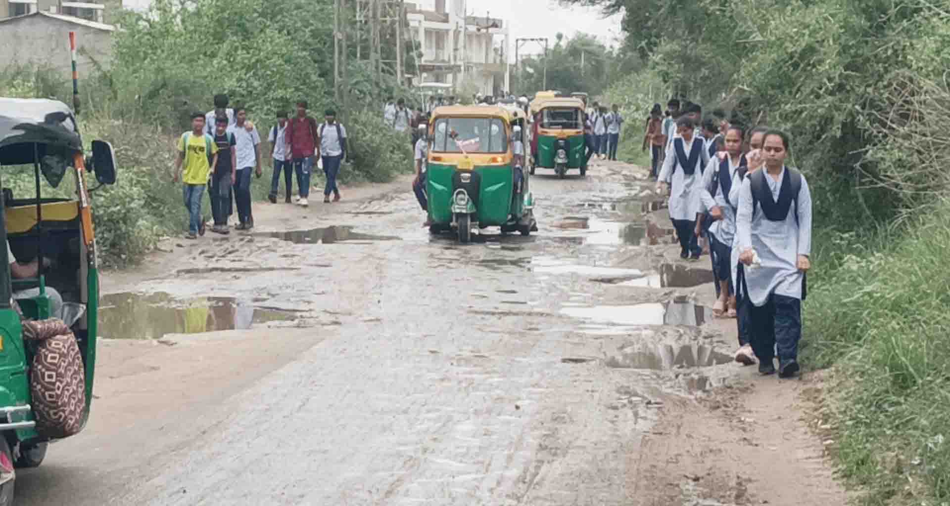 રોડ નહિ તો વોટ નહિ; છાપી થી ફતેગઢ સુધીનો માર્ગ છેલ્લા ચાર વર્ષથી બિસ્માર