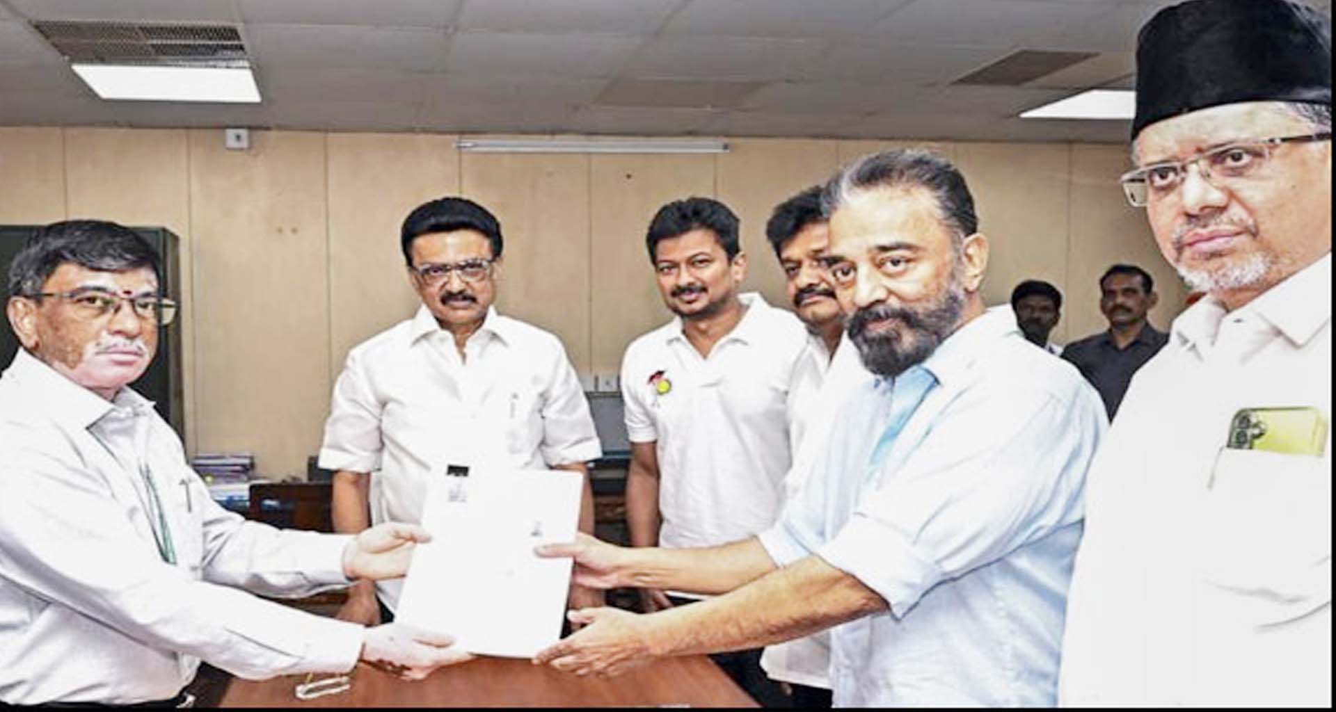 દક્ષિણના સુપર સ્ટાર કમલ હસને રાજયસભાની ચૂંટણીમાં ઉમેદવારી નોંધાવી