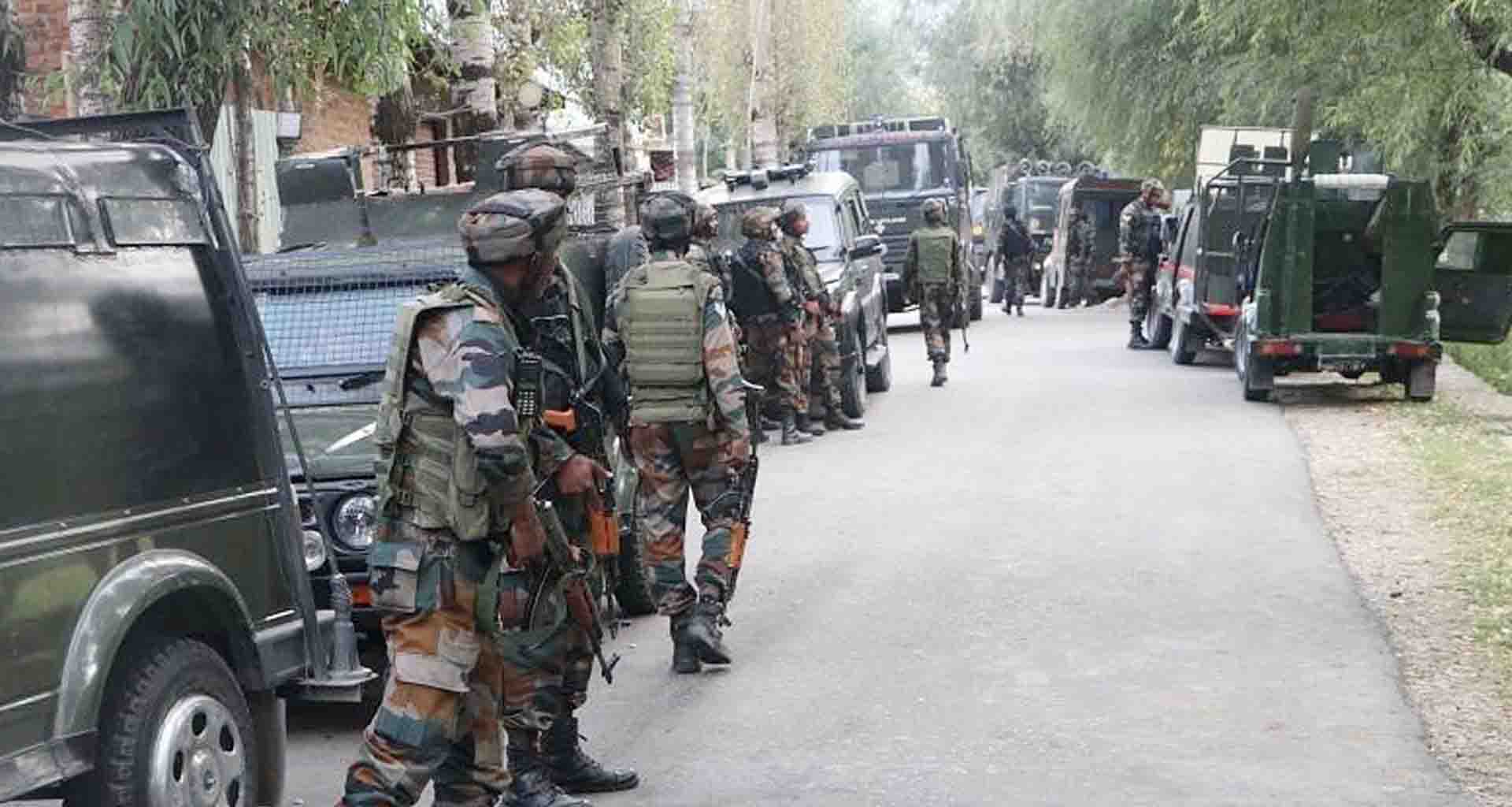 કાશ્મીરના કુલગામમાં સેના અને આતંકવાદીઓ વચ્ચે અથડામણ; એક આતંકવાદી ઠાર