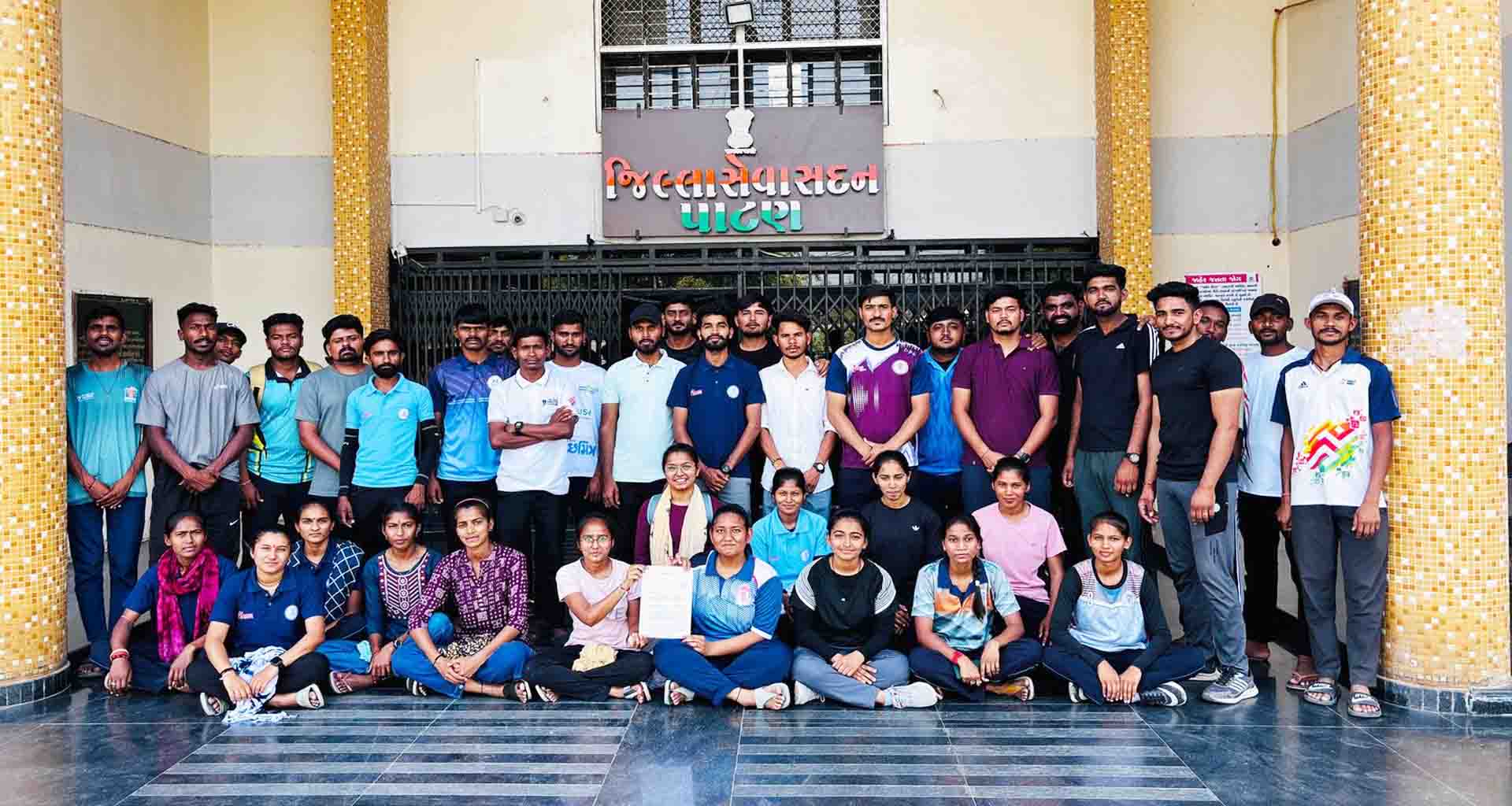 પ્રાથમિક શાળાઓમાં શા.શિ.ના શિક્ષકોની કાયમી ભરતીની માંગ સાથે કલેકટર ને આવેદનપત્ર અપાયું