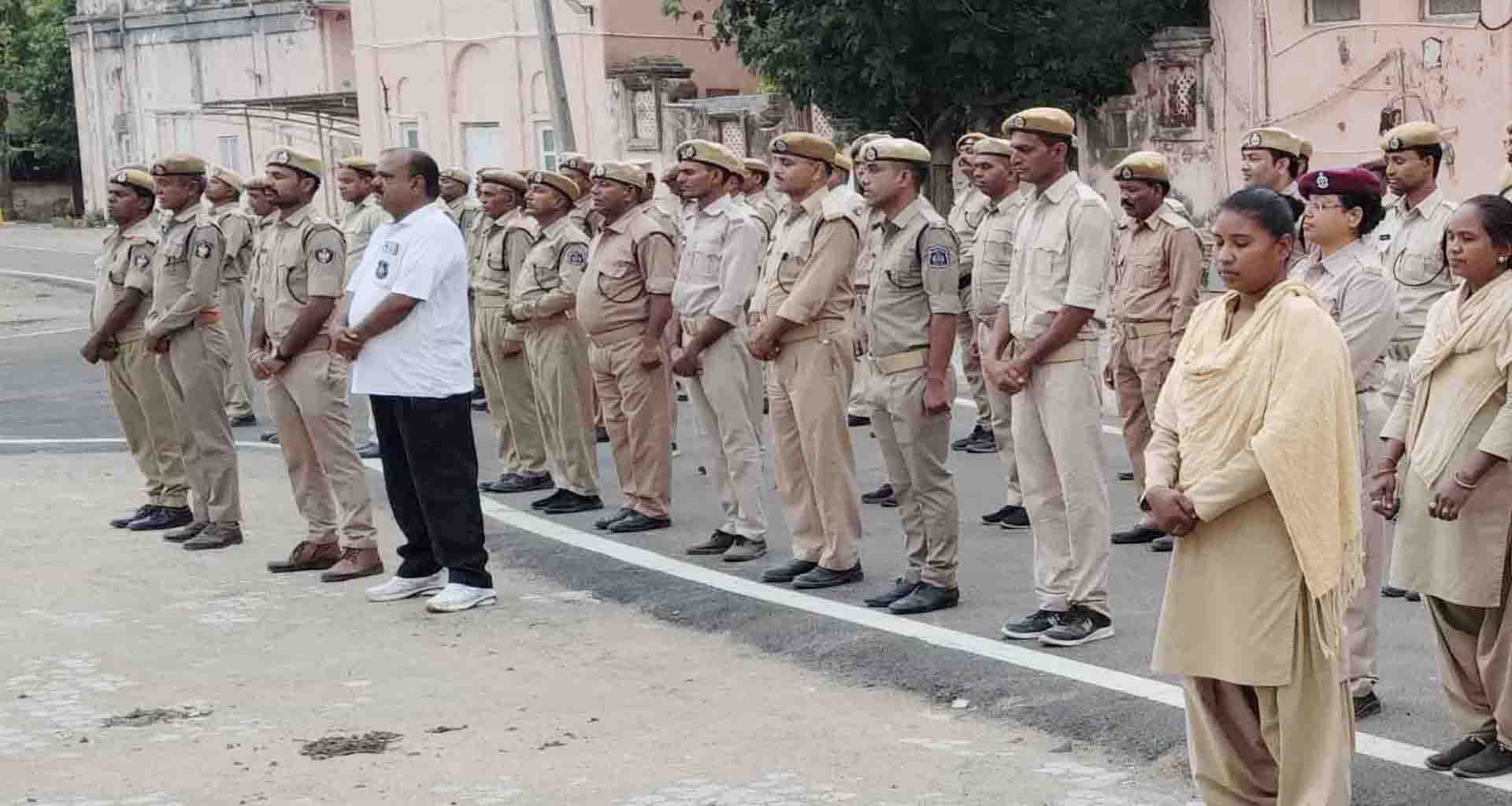 Two-Minute Silence; પાલનપુર હોમગાર્ડ યુનિટે વિમાન ક્રેશમાં મૃતકોને વિશેષ શ્રદ્ધાંજલિ આપી