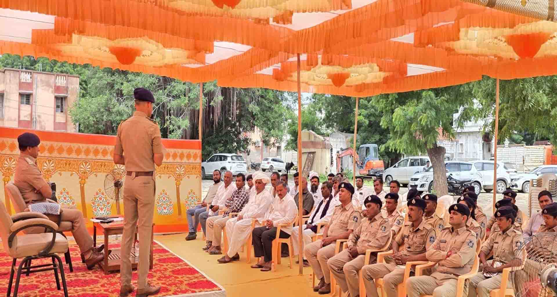 પાટણના સરહદી સાંતલપુર તાલુકાના સરપંચો સાથે પોલીસ દ્વારા પરિસંવાદ કાર્યક્રમ યોજાયો