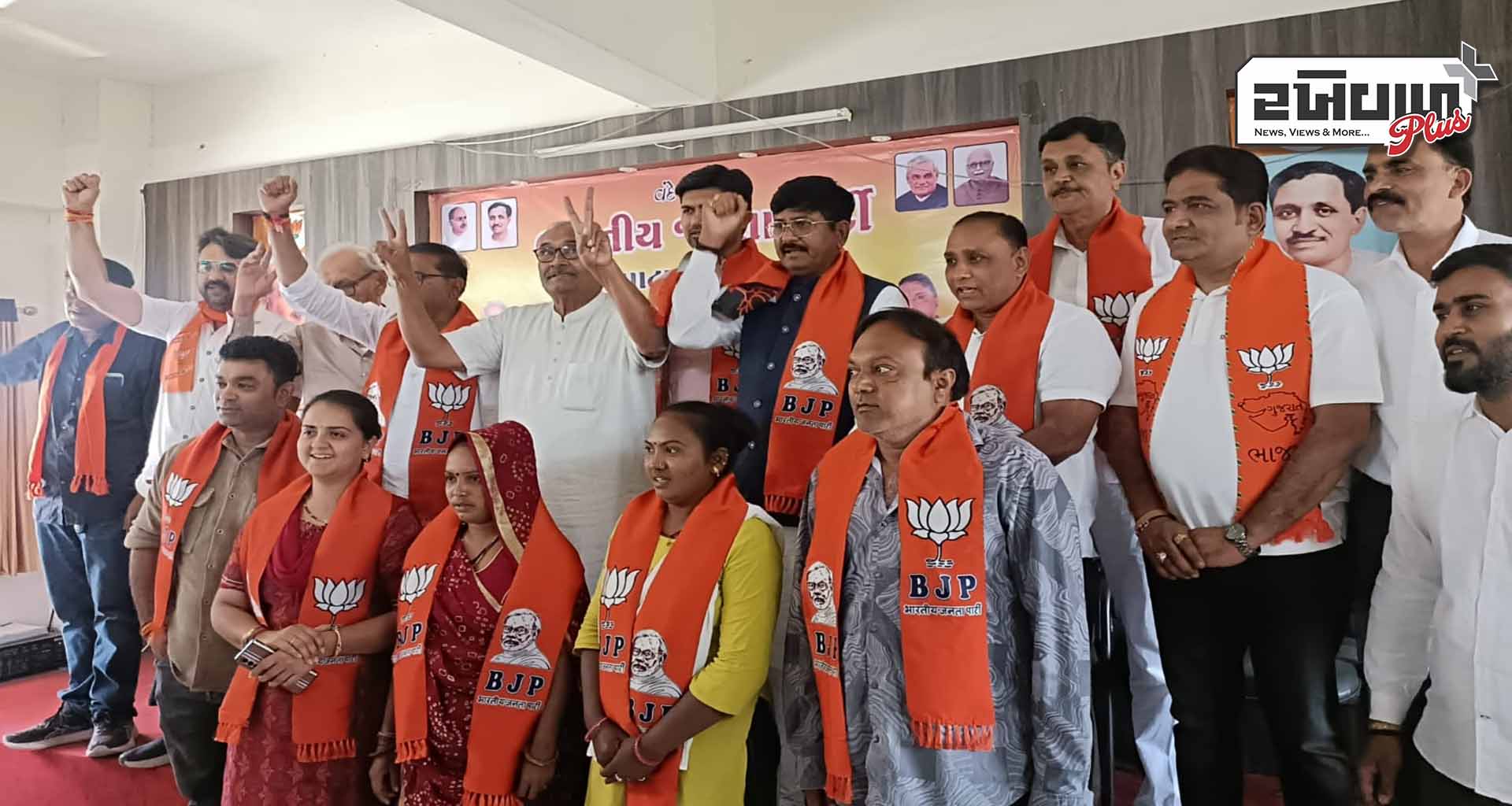 હારીજ નગરપાલિકાના કોંગ્રેસના વિજેતા આઠ ઉમેદવારો પૈકી ચાર ઉમેદવારોએ કેસરીયો ધારણ કર્યો