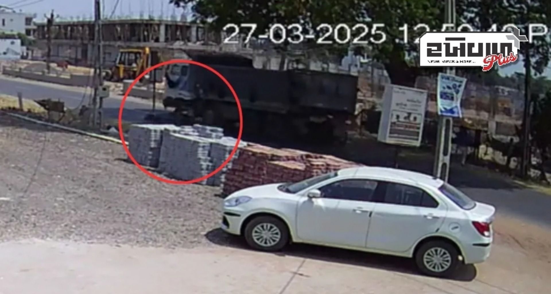 વડોદરામાં ડમ્પરે સ્કૂટર પર સવાર માતા-પુત્રીને કચડી નાખ્યા