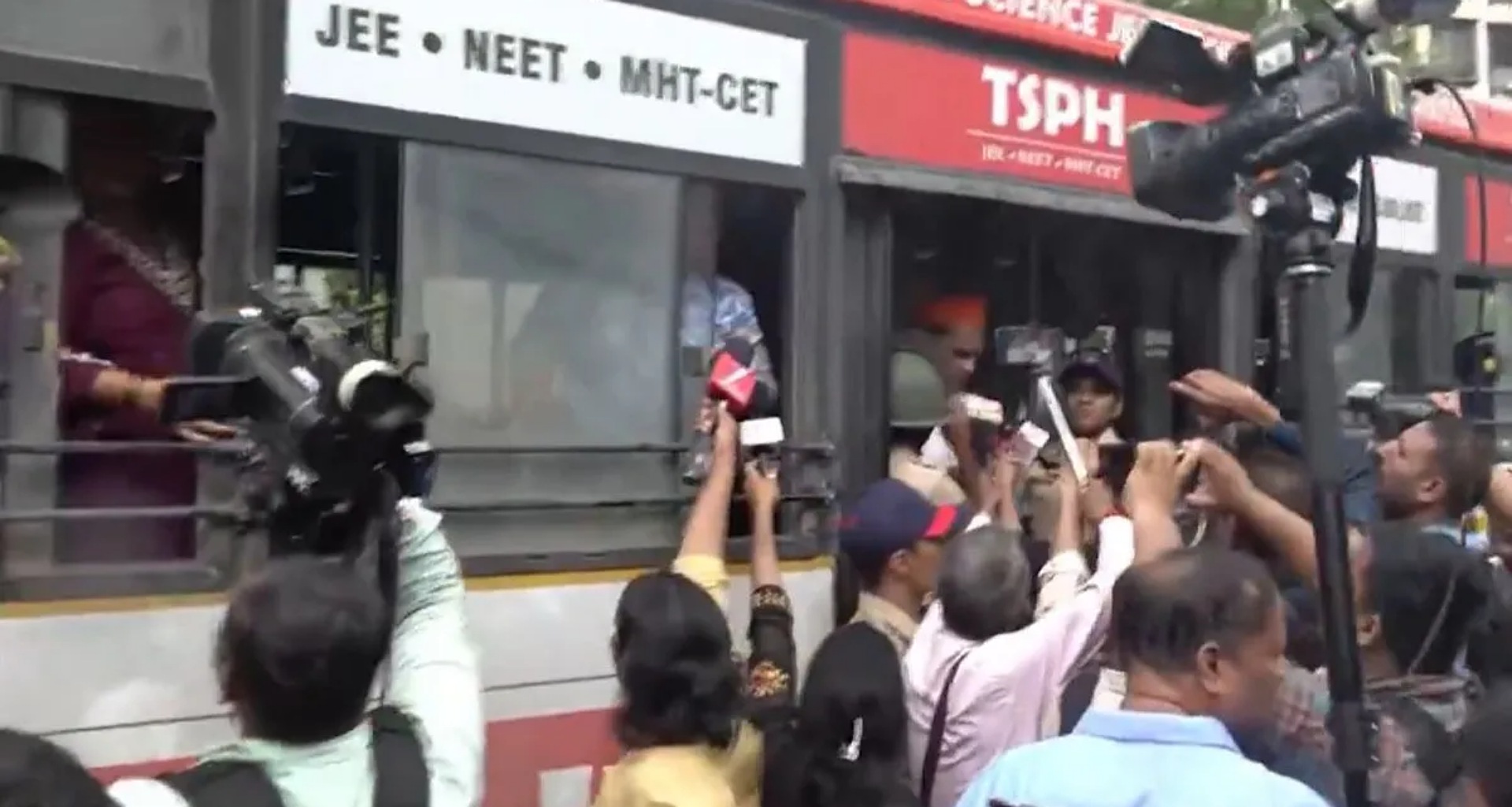 ભાષા વિવાદ વચ્ચે મનસેએ વિરોધ શરૂ કર્યો, પોલીસે મીરા રોડ પરથી ઘણા કાર્યકરોની અટકાયત કરી