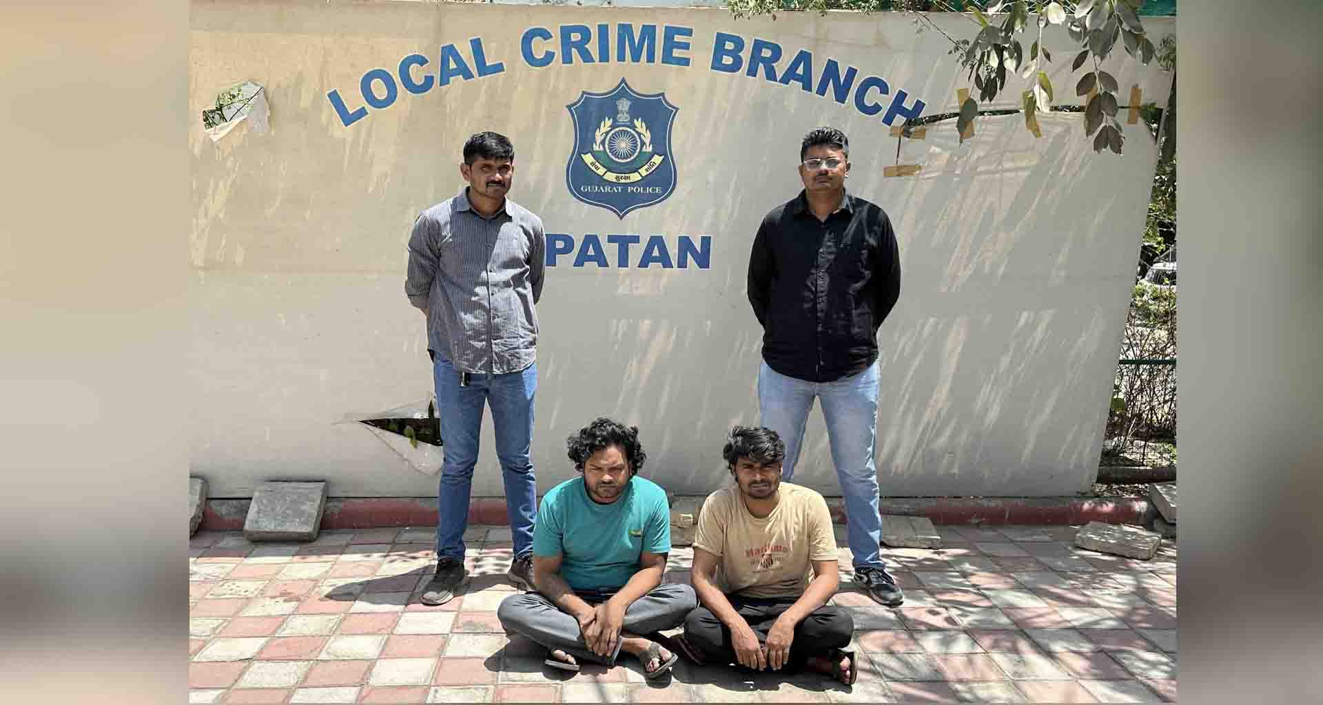 રાધનપુરમાં થયેલી મોબાઈલ ચોરીનો ભેદ ઉકેલાયો; બે આરોપીઓને દિલ્હીથી ઝડપી પાડયા