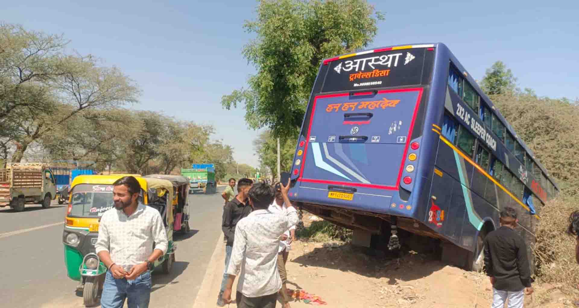 ખાનગી લકજરી ચાલકે એક્ટિવા સવાર દંપતીને અડફેટે લેતા ઘવાયા