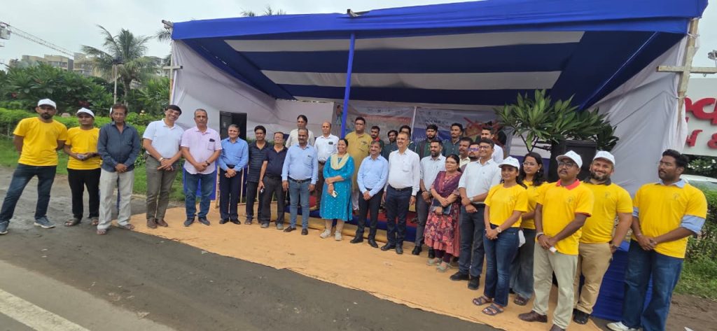 અંબાજી પદયાત્રા માર્ગ પર જોવા મળતા કચરાનો યોગ્ય રીતે નિકાલ કરવાના ઉદ્દેશ સાથે ૧૦૦ જેટલા સ્વયંસેવકો-વાહનોને ગાંધીનગરથી પ્રસ્થાન કરાવાયું