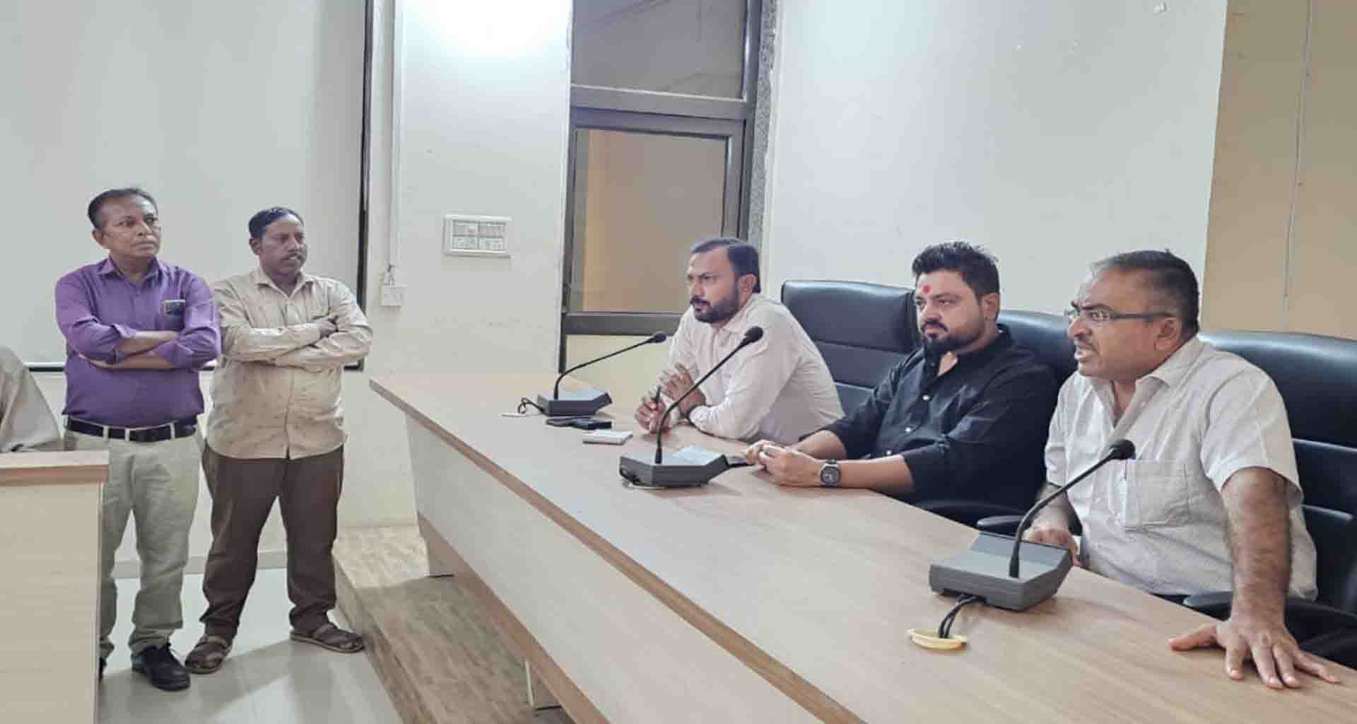 પાલનપુરમાં પાણીના પ્રશ્ને પાલિકા પ્રમુખ એક્શન મોડમાં