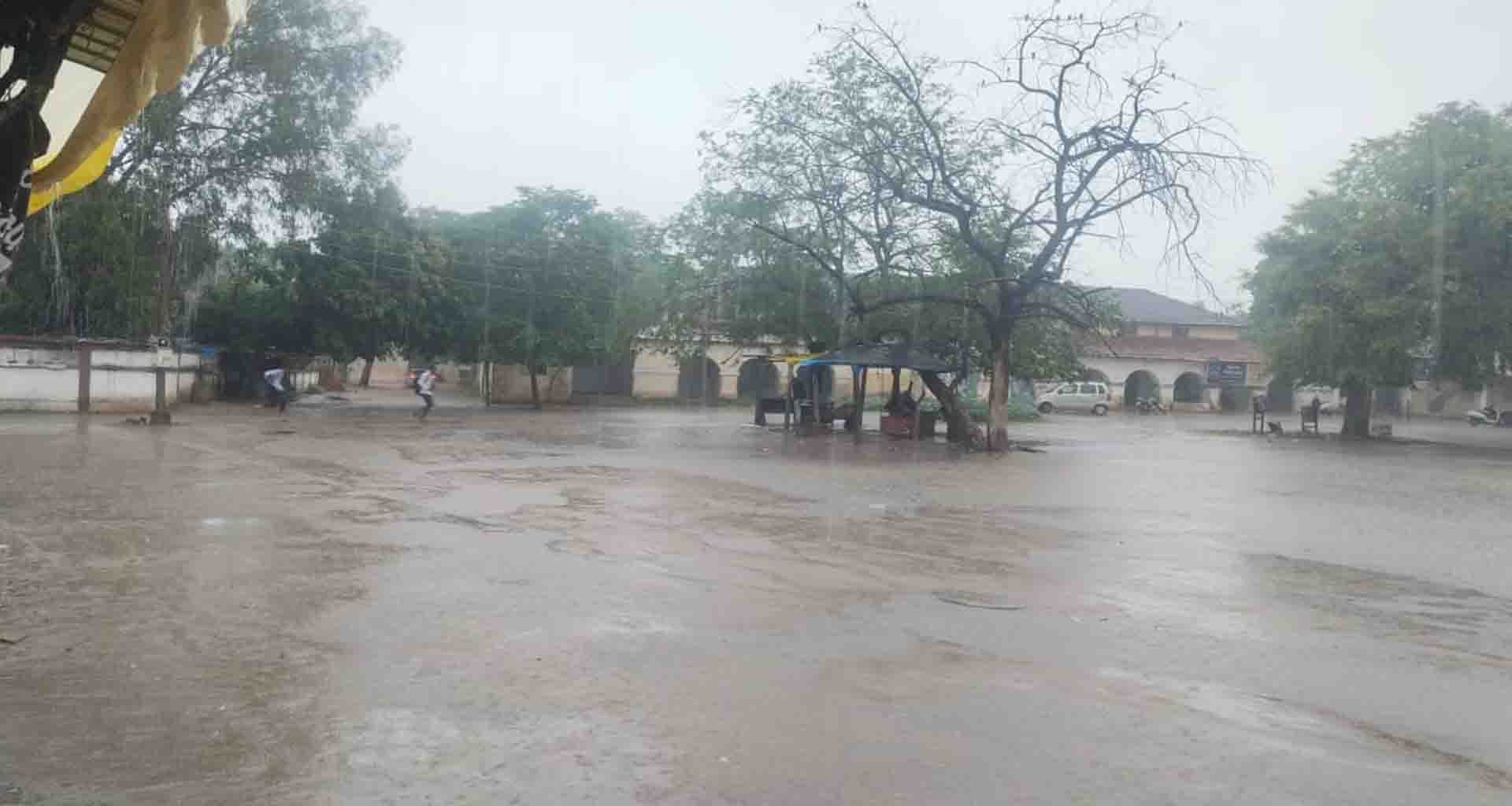 બનાસકાંઠા; તાલુકા અને ગ્રામ્ય વિસ્તારોમાં વરસાદી ઝાપટાં બફારામાંથી રાહત