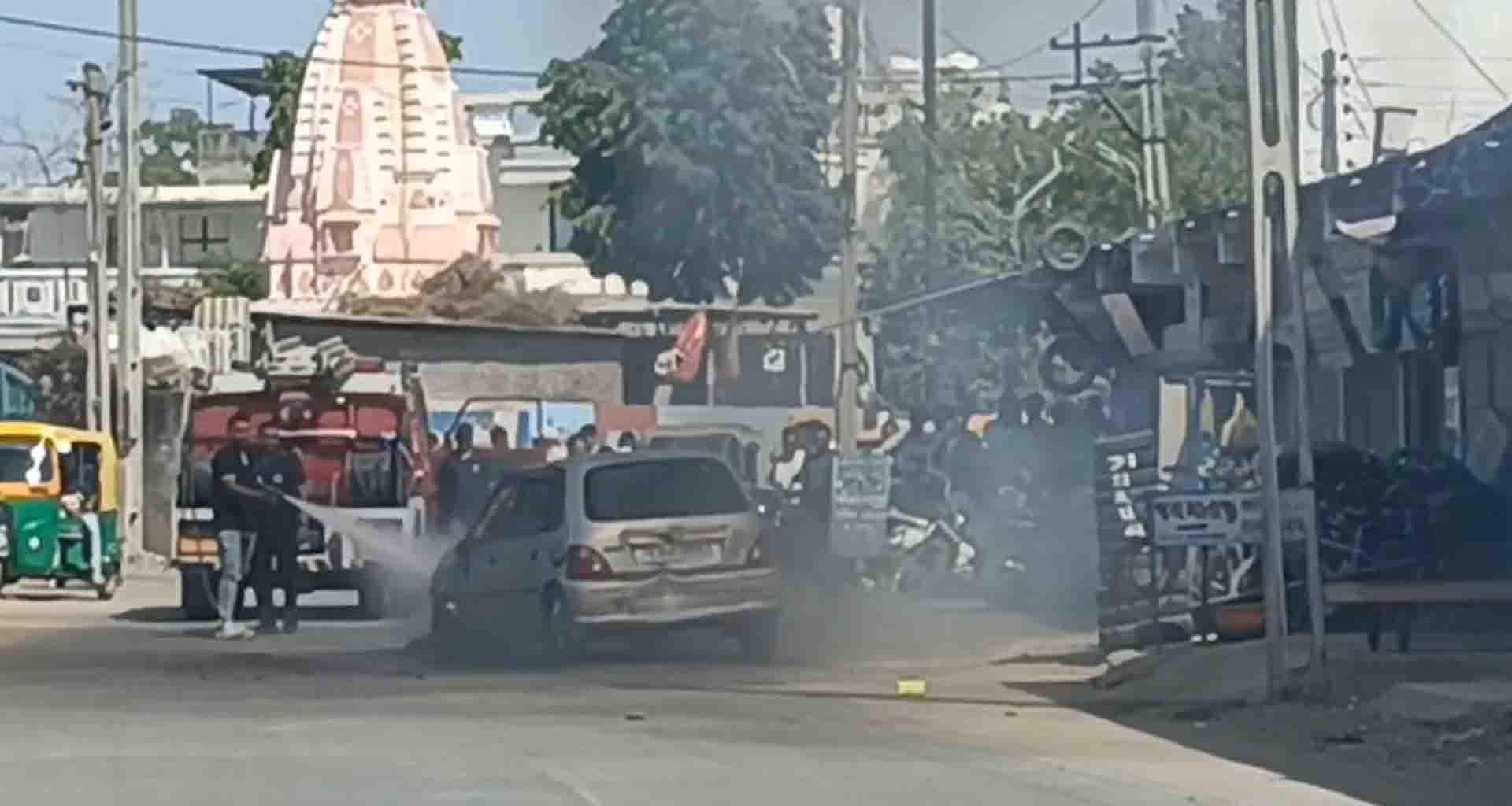 ઉનાળાની કાળઝાળ ગરમી વચ્ચે; પાલનપુરના ગણેશપુરામાં કારમાં આગ ભભુકી