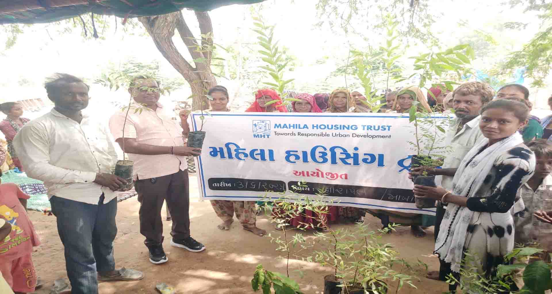 પાટણ શહેરના સ્લમ વિસ્તારમાં મહિલા હાઉસિંગ ટ્રસ્ટ દ્વારા વૃક્ષારોપણ કરાયું