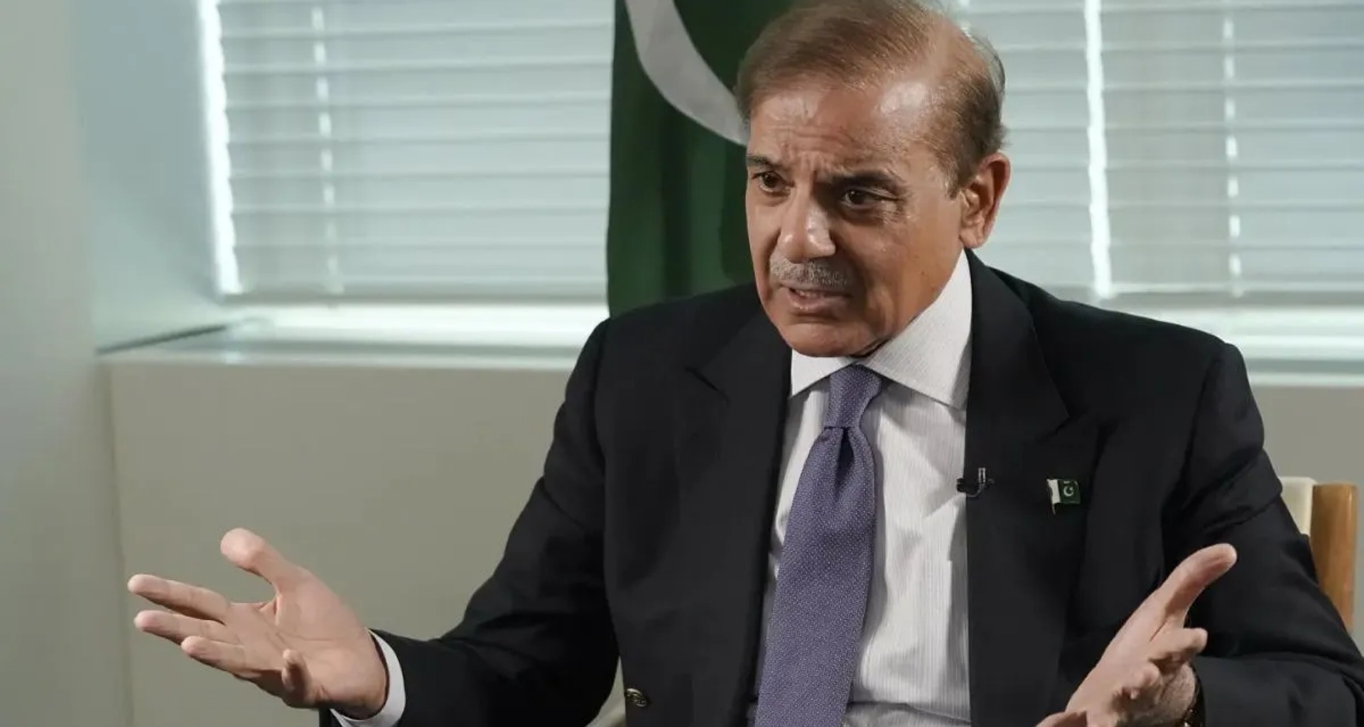 દિલ્હી વિસ્ફોટથી વિશ્વનું ધ્યાન હટાવવા માટે શાહબાઝે ઇસ્લામાબાદ હુમલા માટે ભારતને દોષી ઠેરવ્યું