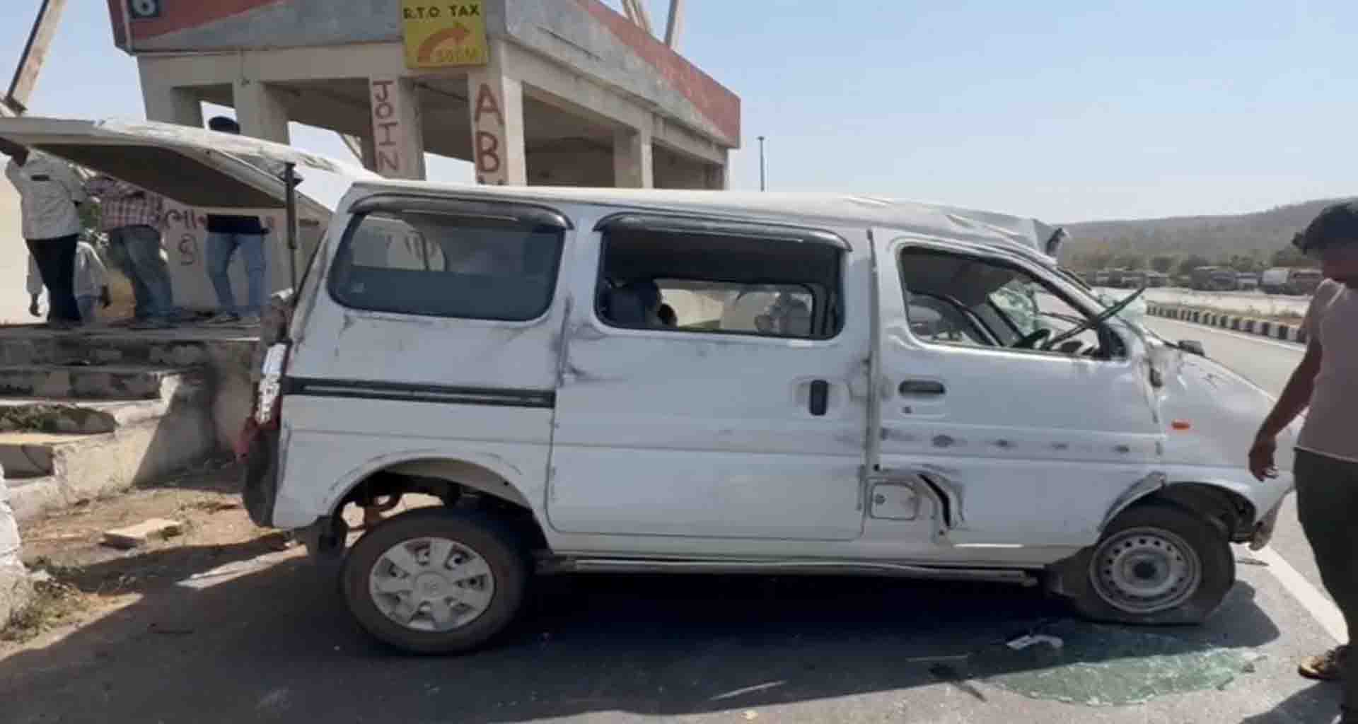 રાજસ્થાન થી બાયડ જતી ઈકો ચાલકે સ્ટિયરિંગ પરનો કાબૂ ગુમાવતા અકસ્માત