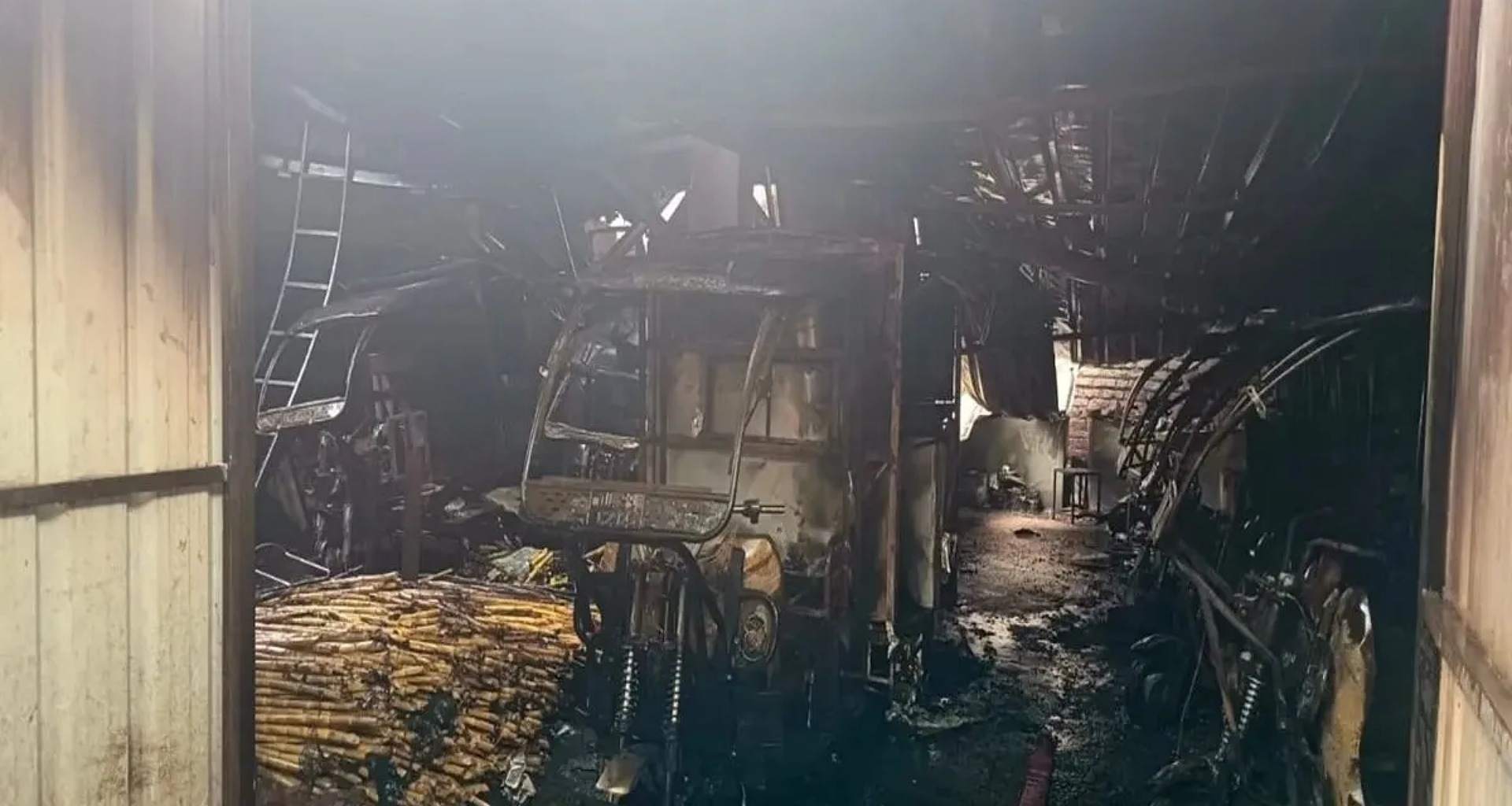 શાહદરામાં ઈ-ચાર્જિંગ સ્ટેશનમાં આગ લાગી, બે લોકોના મોત; ચાર ઘાયલ