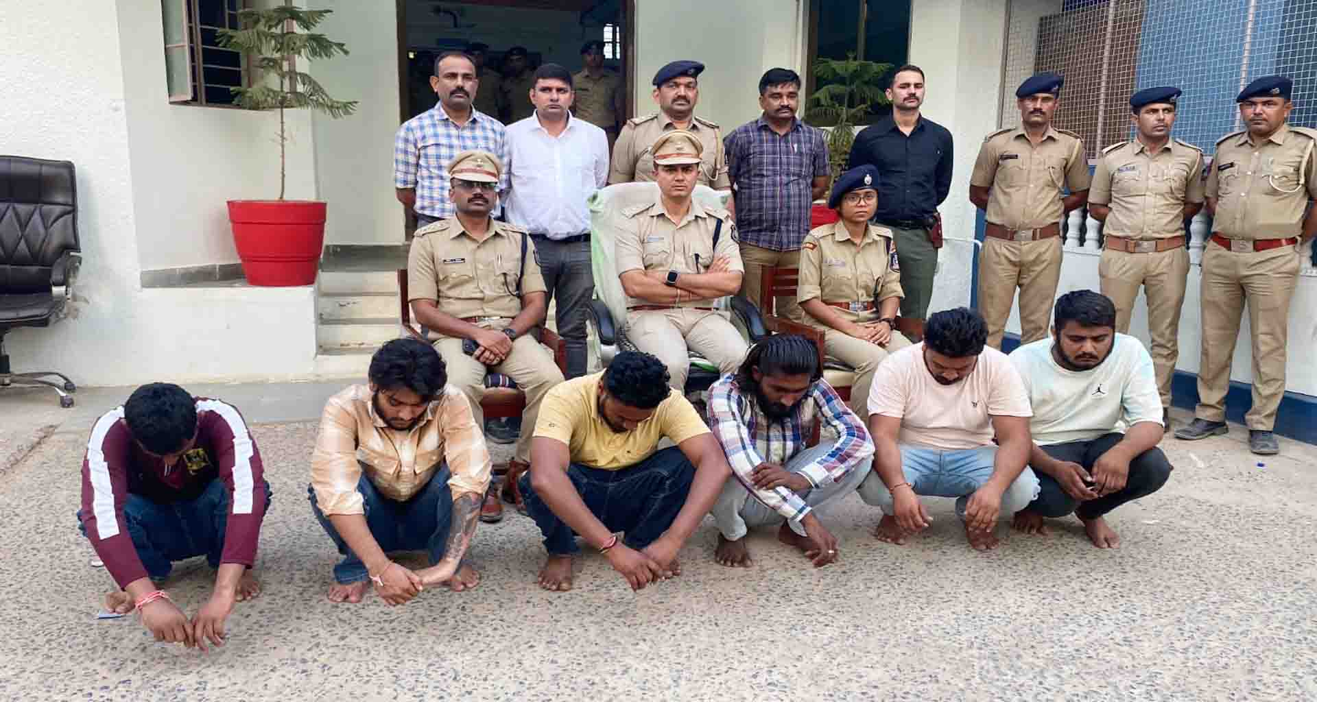 ભાભર મારામારી કેસમાં 7 આરોપીની ધરપકડ; 30 લોકોના ટોળા સામે રાયોટિંગનો ગુનો નોંધવામાં આવ્યો