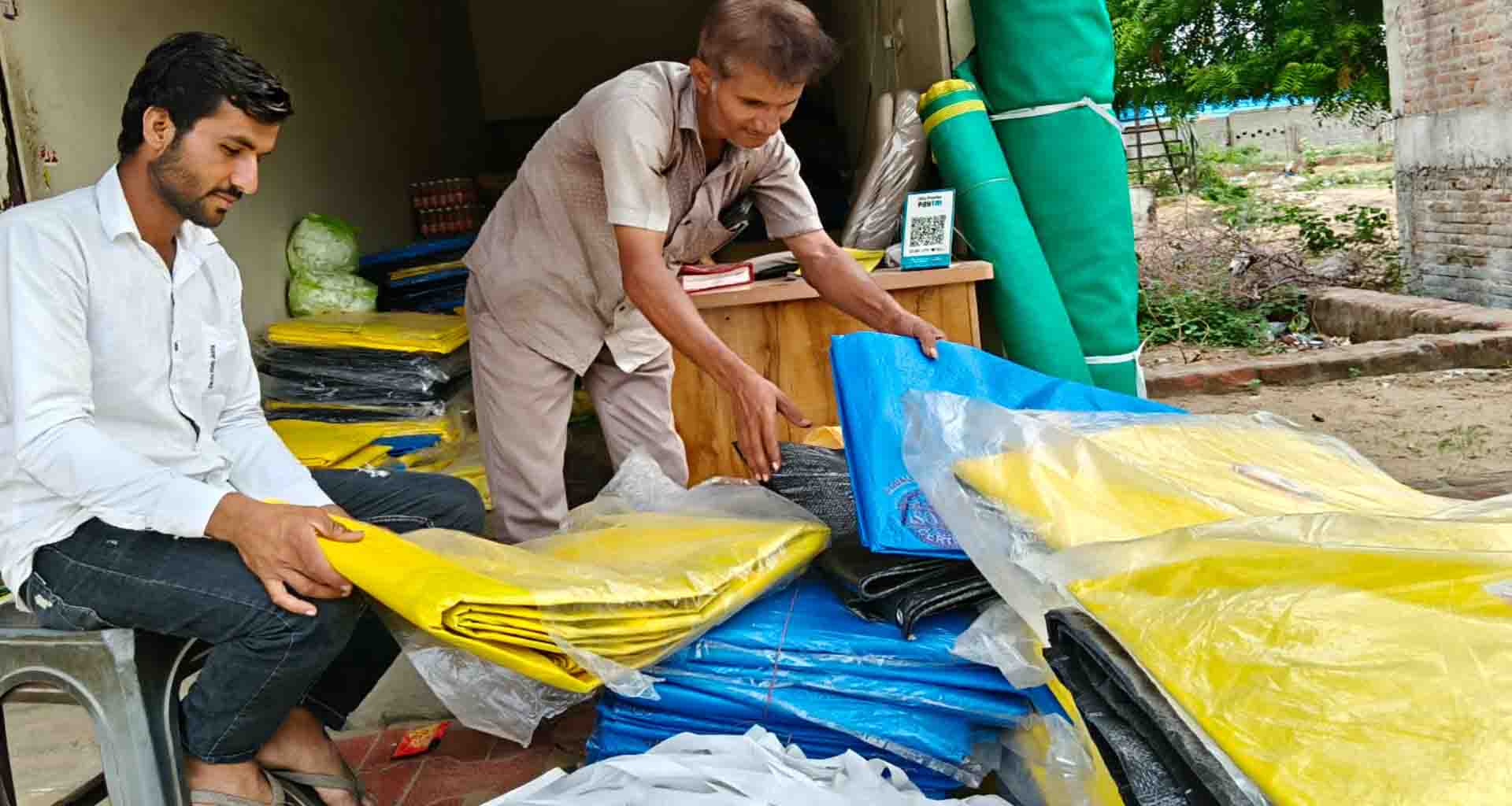 બનાસકાંઠા જિલ્લામાં વરસાદની જમાવટથી પ્લાસ્ટિકની તાડપત્રીનું ધુમ વેચાણ