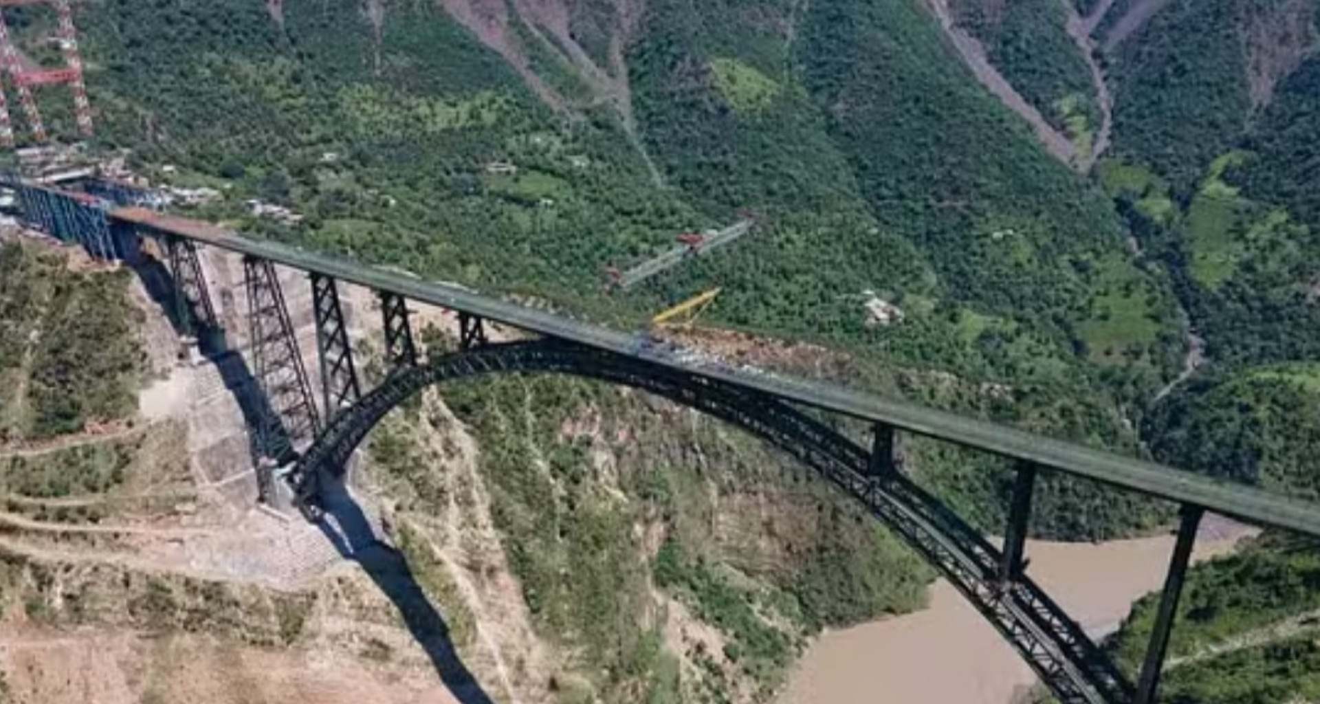 ચેનાબ બ્રિજઃ વાદળોમાંથી પસાર થશે ટ્રેન, દુનિયાના સૌથી ઊંચા પુલના નિર્માણને કારણે આ વિસ્તારો થશે મુશ્કેલીમાં