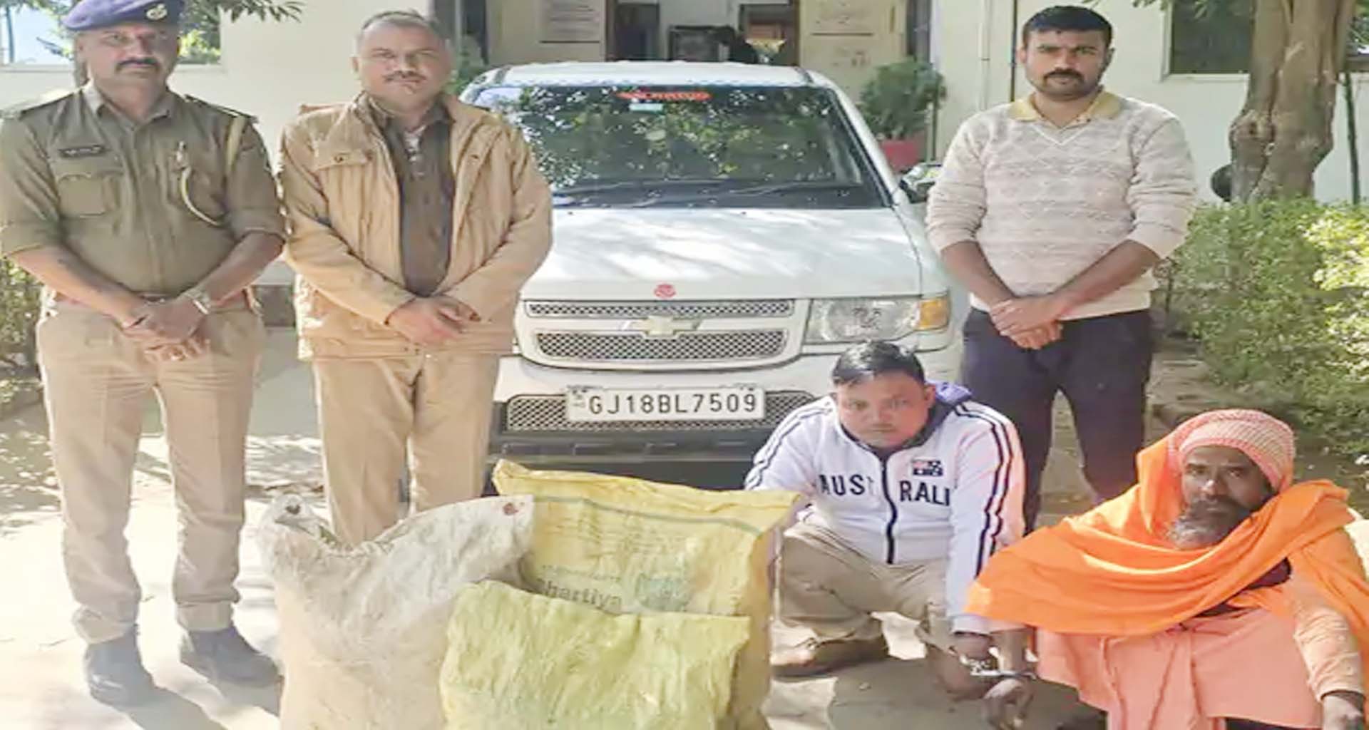 ખેડબ્રહ્માની ખેરોજ ચેકપોસ્ટ પરથી રૂ.4.60 લાખના ગાંજા સાથે બે આરોપી ઝડપાયા