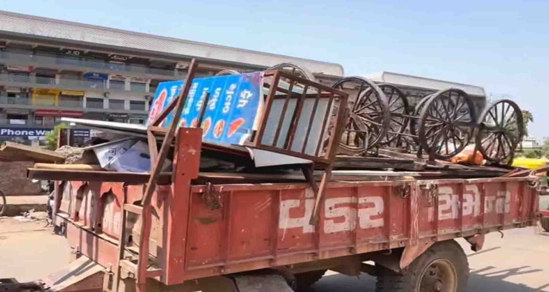 પાલનપુરના રેલવે બ્રિજથી હાઇવે સુધીના દબાણો દૂર કરાયા