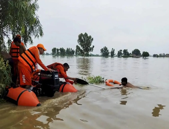 ભારે વરસાદ વચ્ચે પંજાબ સરકારે કોલેજો, યુનિવર્સિટીઓ બંધ 3 સપ્ટેમ્બર સુધી લંબાવી
