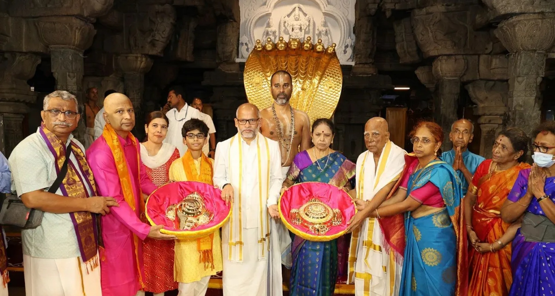 તિરુમાલા મંદિરમાં કોણે ચઢાવ્યું 2.5 કિલો સોનું? જાણો તેની કિંમત....