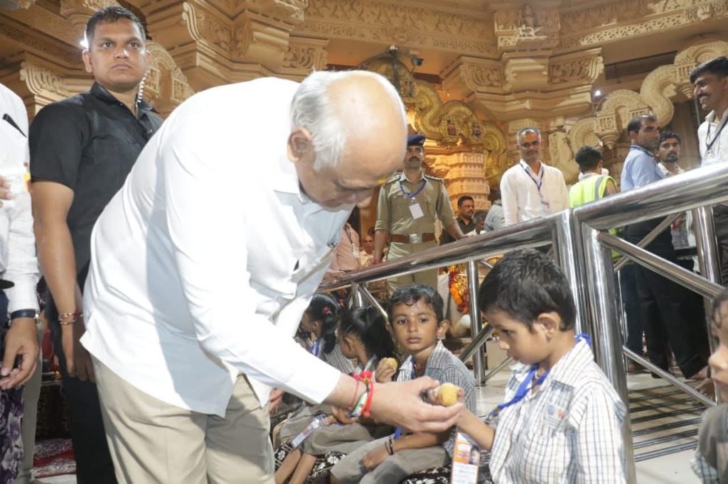 મુખ્યમંત્રી શ્રી ભૂપેન્દ્ર પટેલે પવિત્ર શ્રાવણ માસના અંતિમ સોમવારે સોમનાથ મહાદેવના દર્શન પૂજન કર્યા