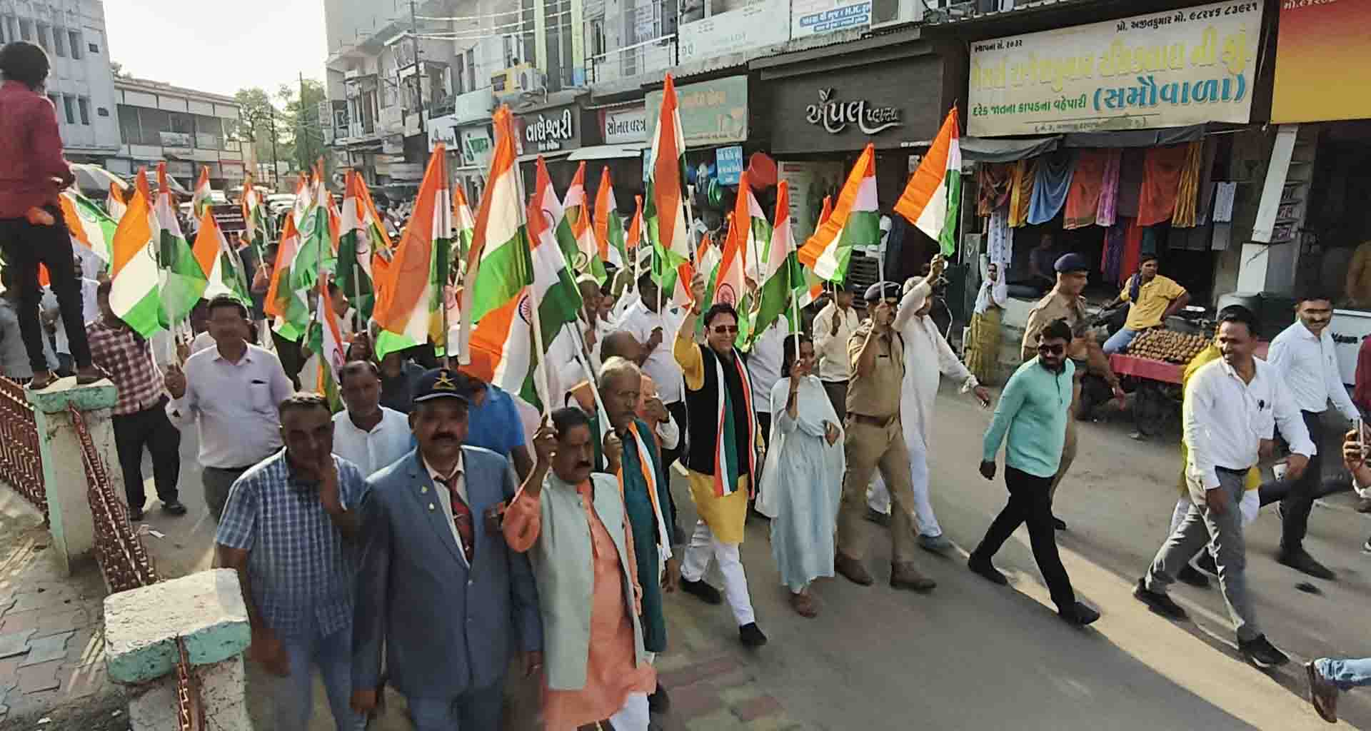 ઓપરેશન સિંદુરની સફળતા અને દેશના જવાનોની બહાદુરીને પ્રોત્સાહિત કરવા પાટણમાં તિરંગા યાત્રા યોજાઈ