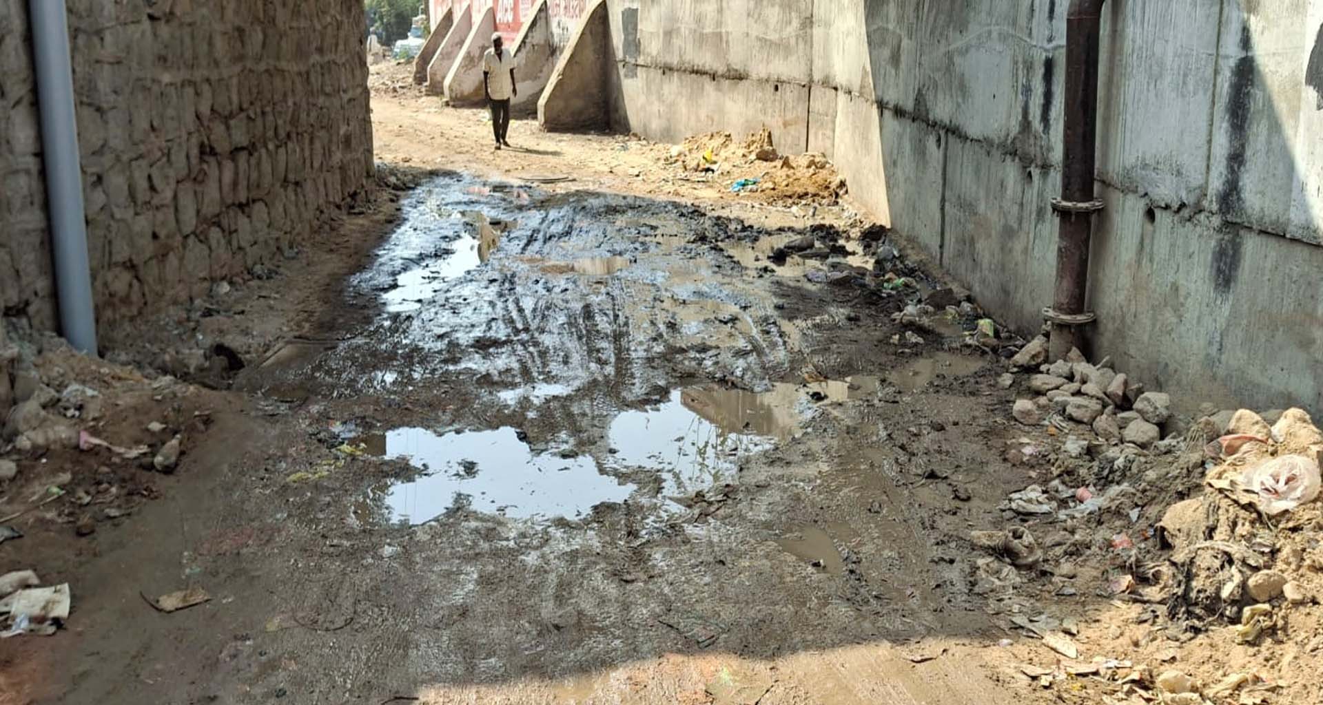 પાલનપુરના જુનાગંજ બજારથી ઇદગાહ રોડને જોડતો માર્ગ બિસ્માર હાલતમાં