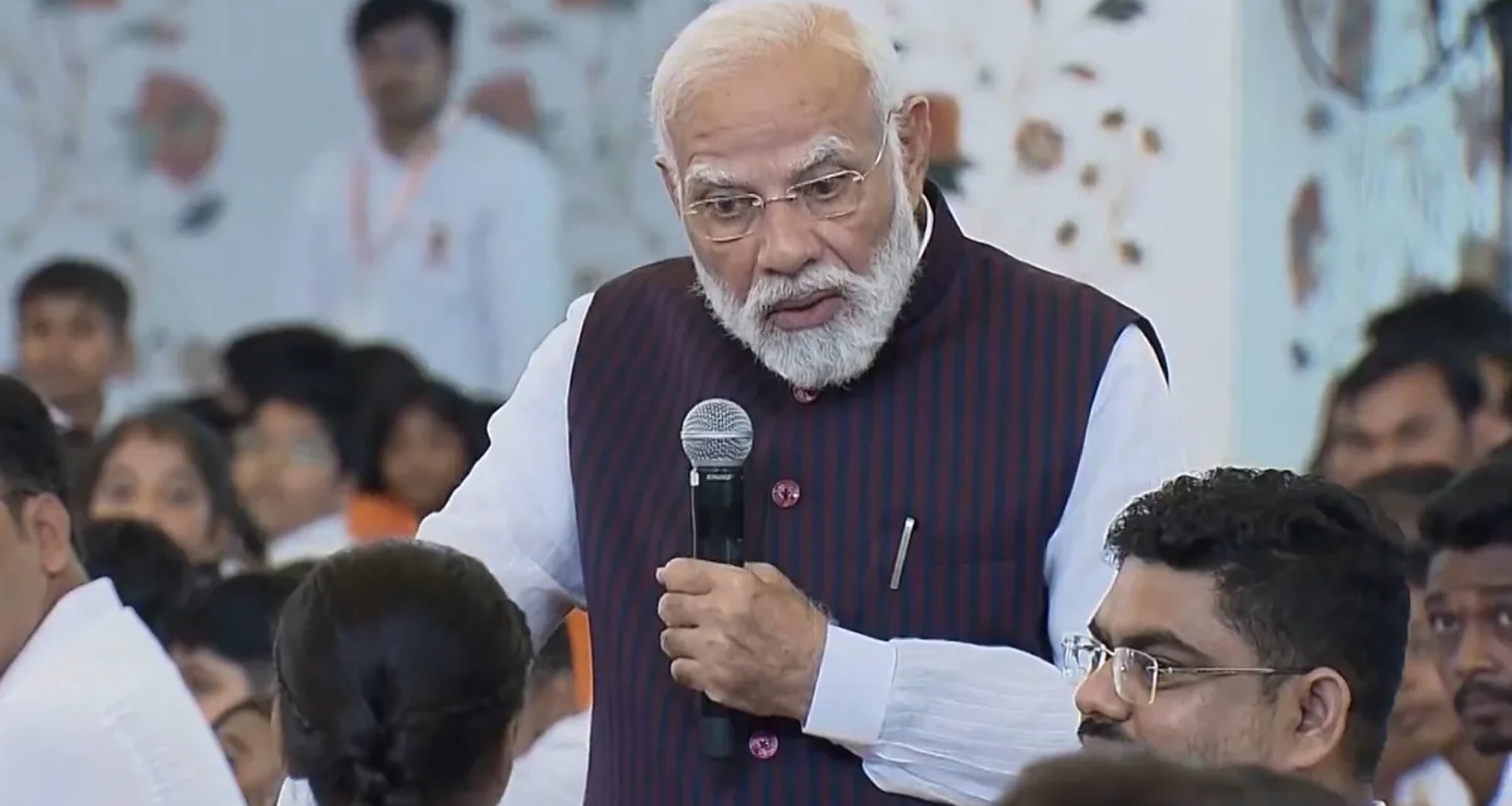 છત્તીસગઢમાં જોવા મળ્યો પીએમ મોદીનો અનોખો અંદાજ, જન્મજાત હૃદય રોગથી પીડાતા બાળકો સાથે કરી 'દિલ ની વાત'