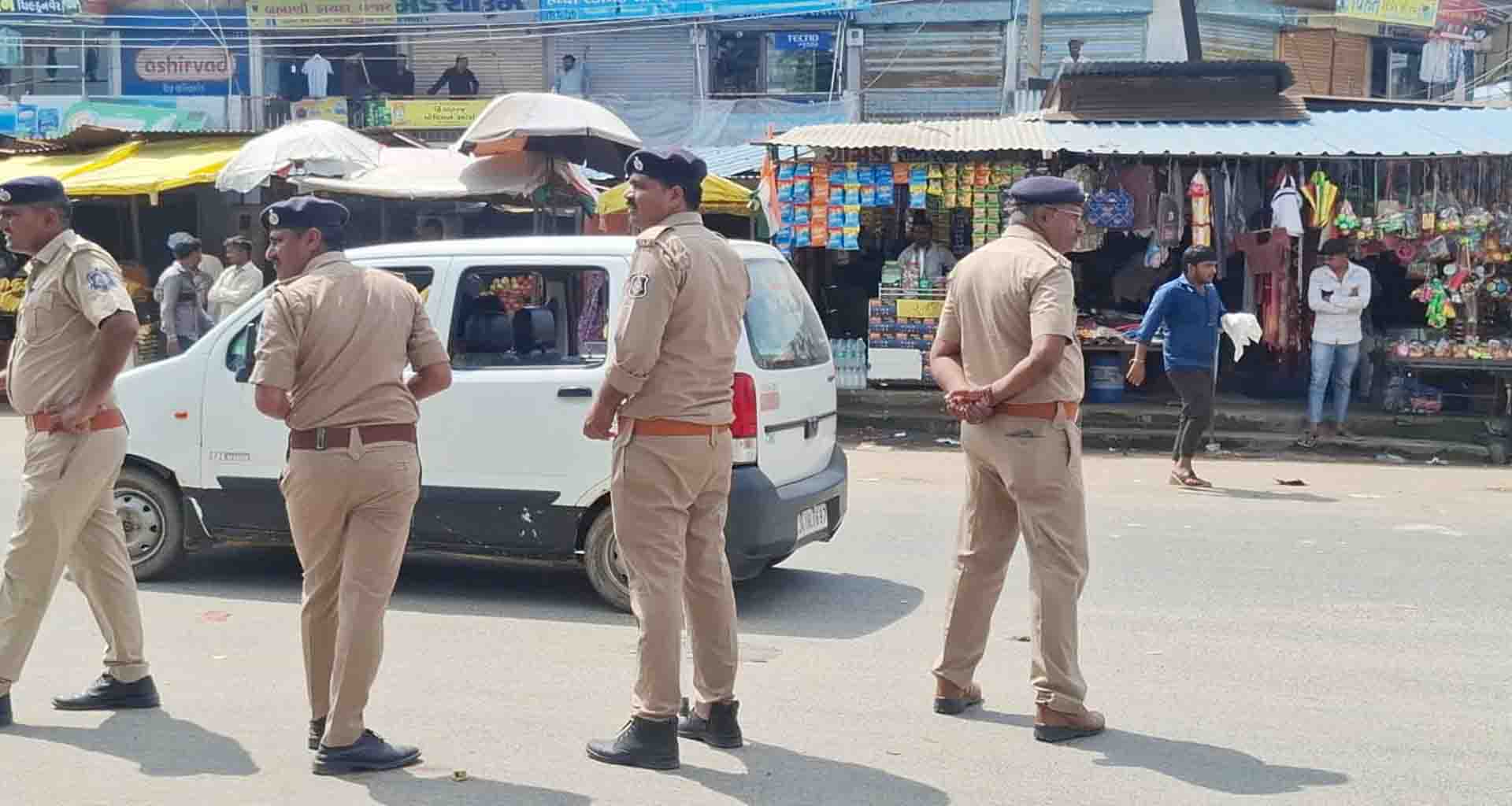 શિહીરી પોલીસે કાળા કાચ અને નંબર પ્લેટ વિનાના વાહનો સામે દંડકીય કાર્યવાહી કરી