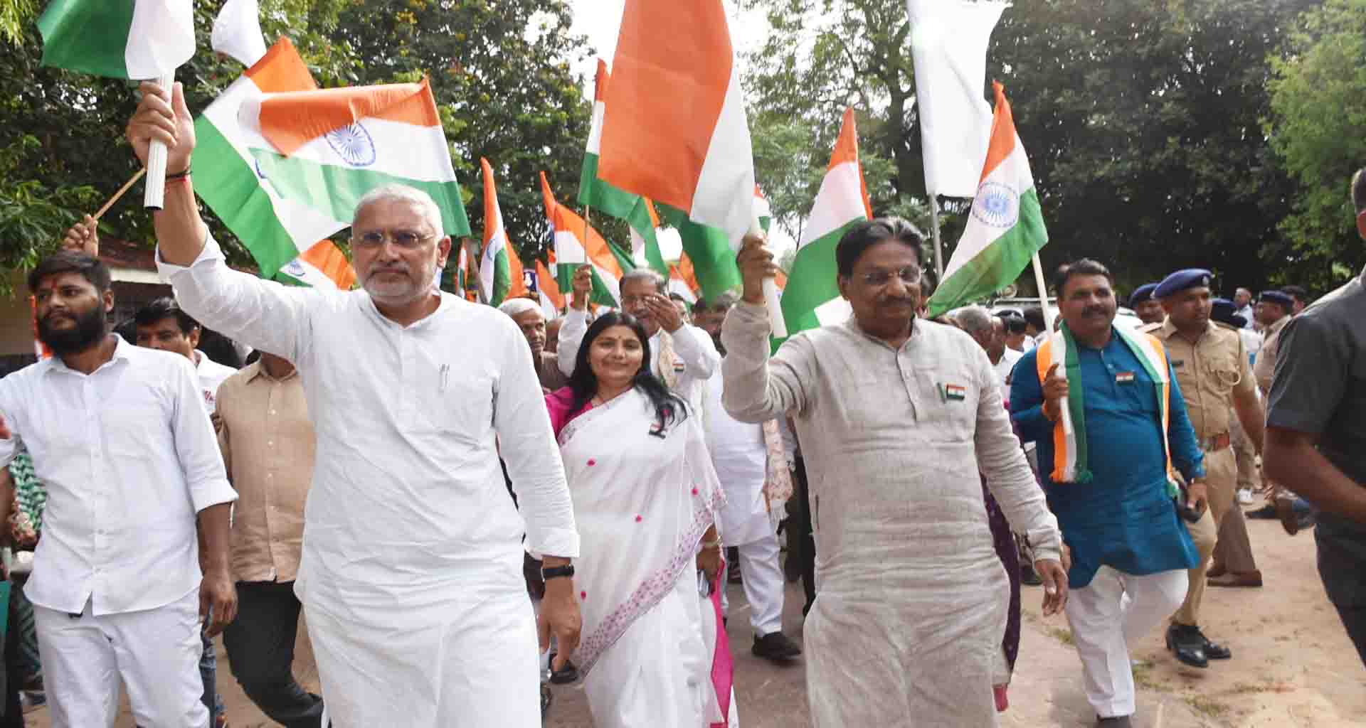 મહેસાણા પોલીસ પરેડ ગ્રાઉન્ડ ખાતે જિલ્લા કક્ષાની ભવ્ય તિરંગા યાત્રા યોજાઈ