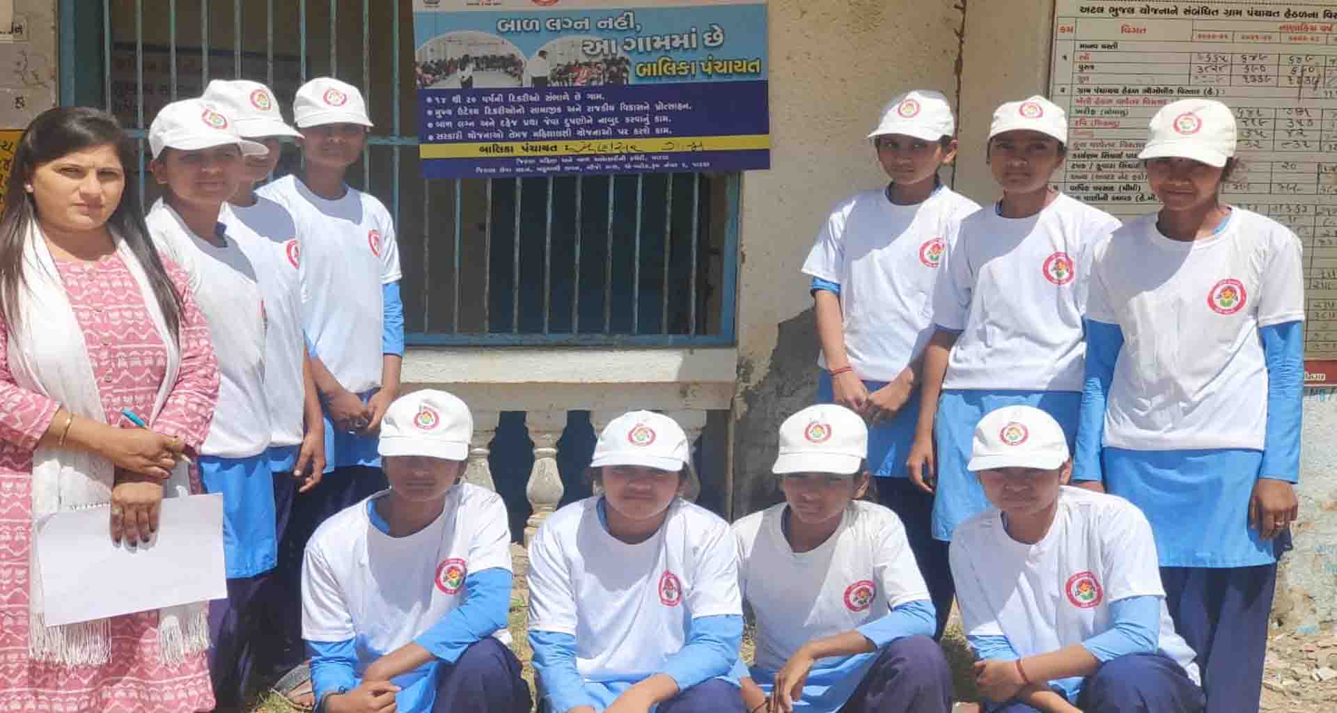 ચાણસ્માના સુણસર ગામે વ્હાલી દિકરી યોજના અંતર્ગત એક વર્ષ કરતા નાની દીકરીઓના આધારકાર્ડ કાઢી આપ્યાં