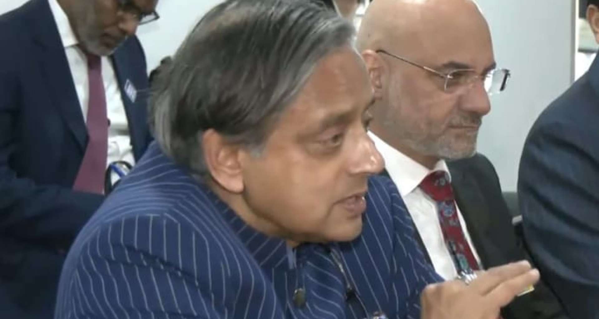 ભારત યુદ્ધ શરૂ નથી કરી રહ્યું, ફક્ત આતંકવાદનો બદલો લઈ રહ્યું છે: શશિ થરૂર