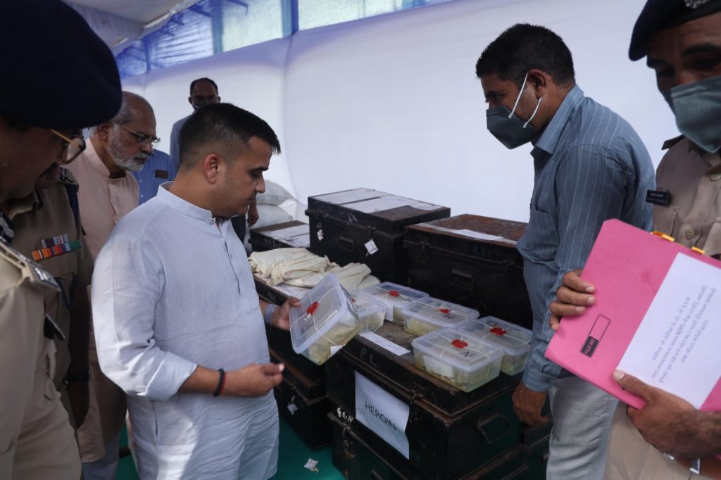 ત્રણ વર્ષમાં અન્ય રાજ્યો કરતાં વિશેષ સફળતા- ગૃહ રાજ્ય મંત્રી શ્રી હર્ષ સંઘવી – Gujarati GNS News