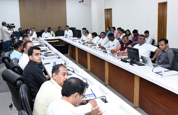 નાણાં, ઊર્જા અને પેટ્રોકેમીકલ્સ મંત્રીશ્રી કનુભાઈ દેસાઈની અધ્યક્ષતામાં ગાંધીનગર ખાતે સાંસદસભ્યશ્રી અને ધારાસભ્યશ્રીઓ સાથેની સ્થાયી પરામર્શ સમિતિની બેઠક યોજાઈ