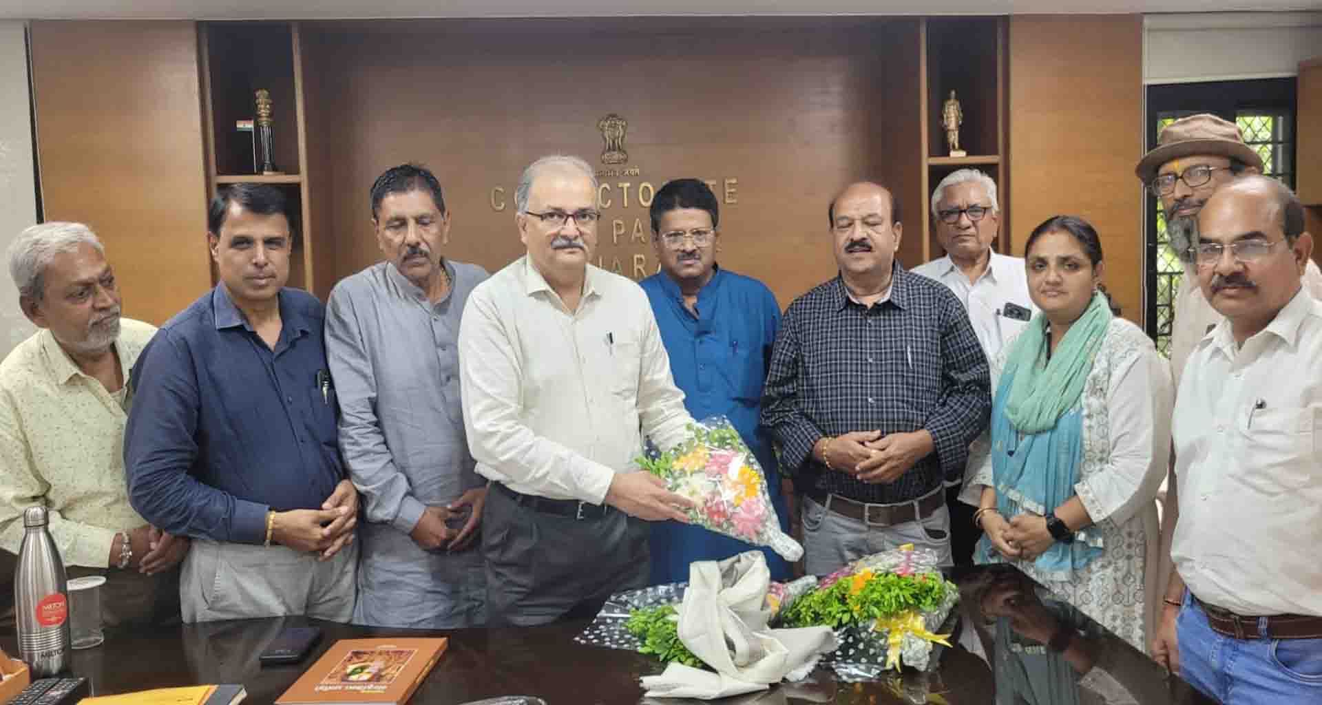 પાટણના નવનિયુક્ત કલેકટર ભટ્ટ ને શુભેચ્છા સાથે આવકારતા પાટણ બ્રહ્મ સમાજ અગ્રણીઓ